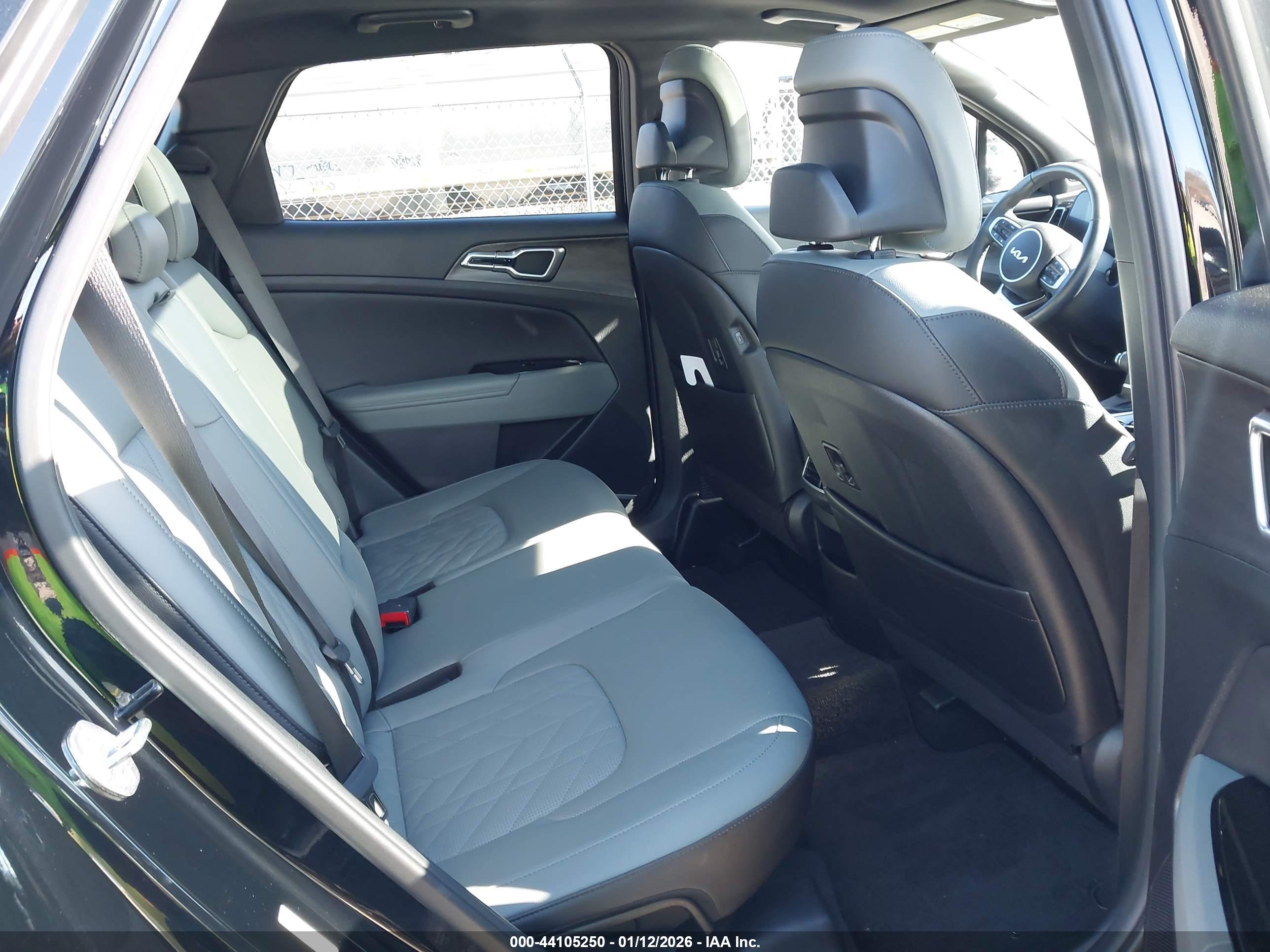 KIA SPORTAGE image 8