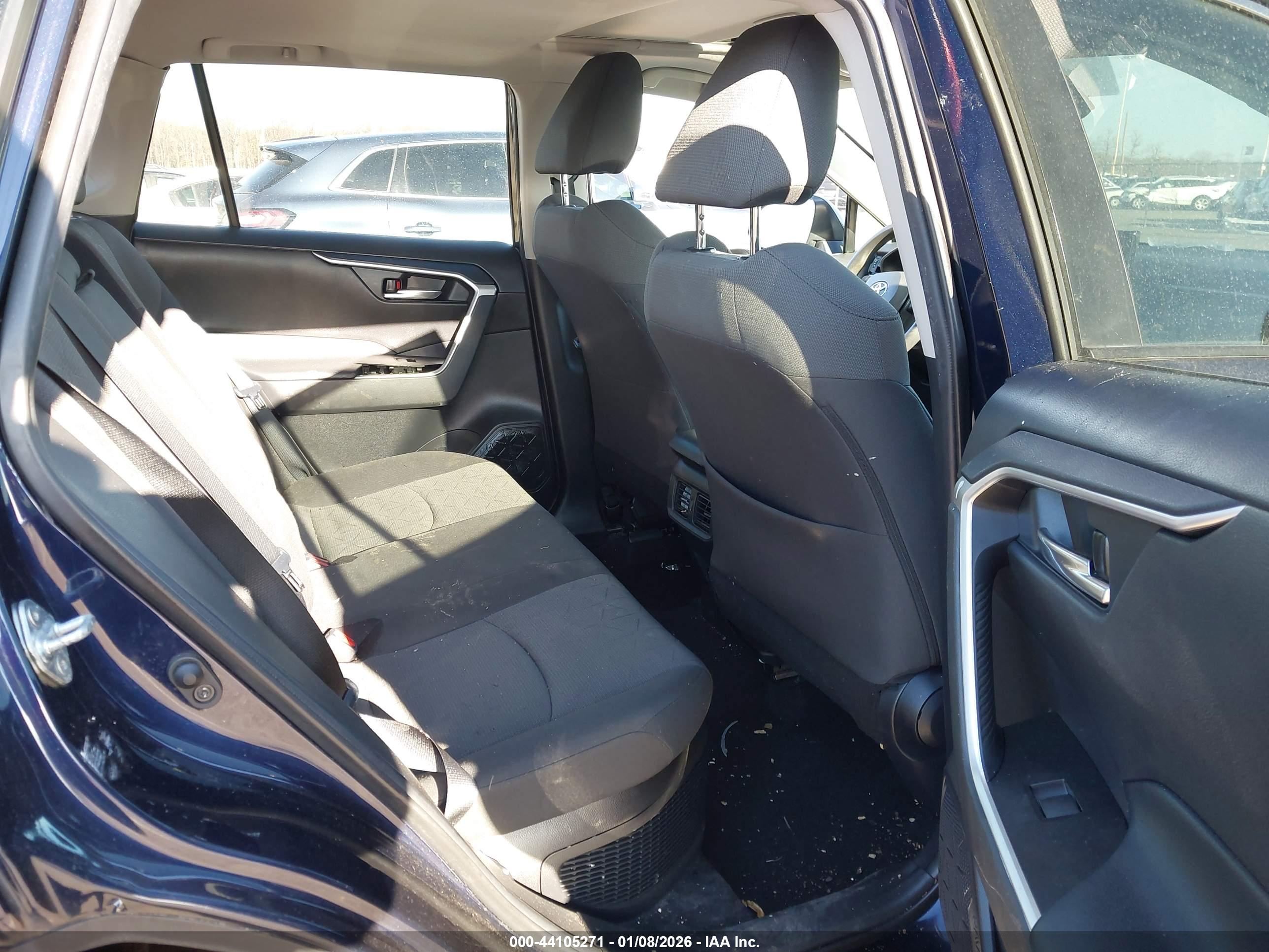 TOYOTA RAV4 image 8