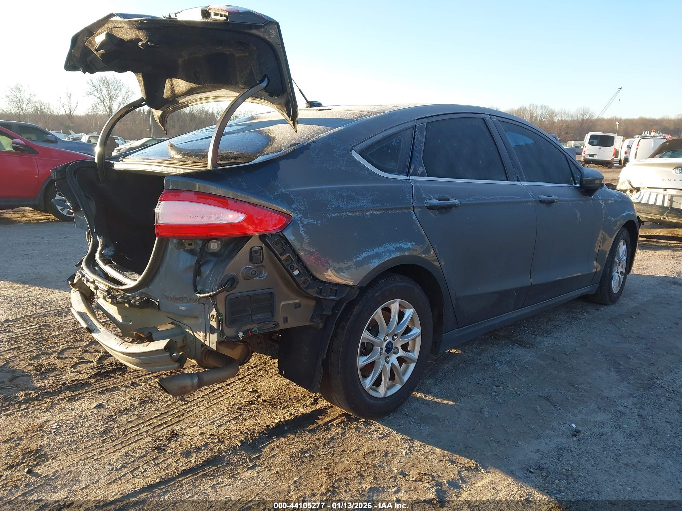 FORD FUSION image 4