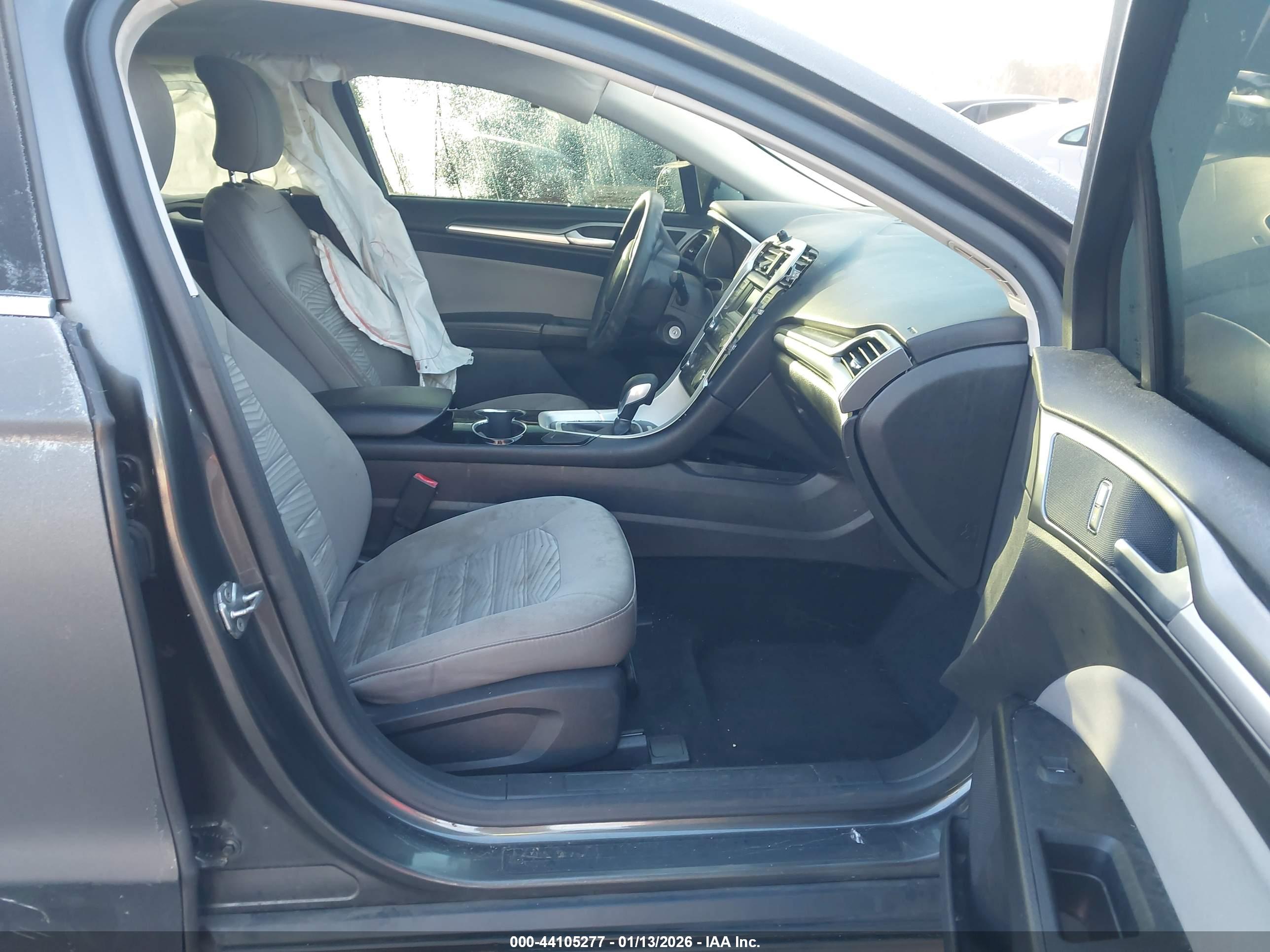 FORD FUSION image 5