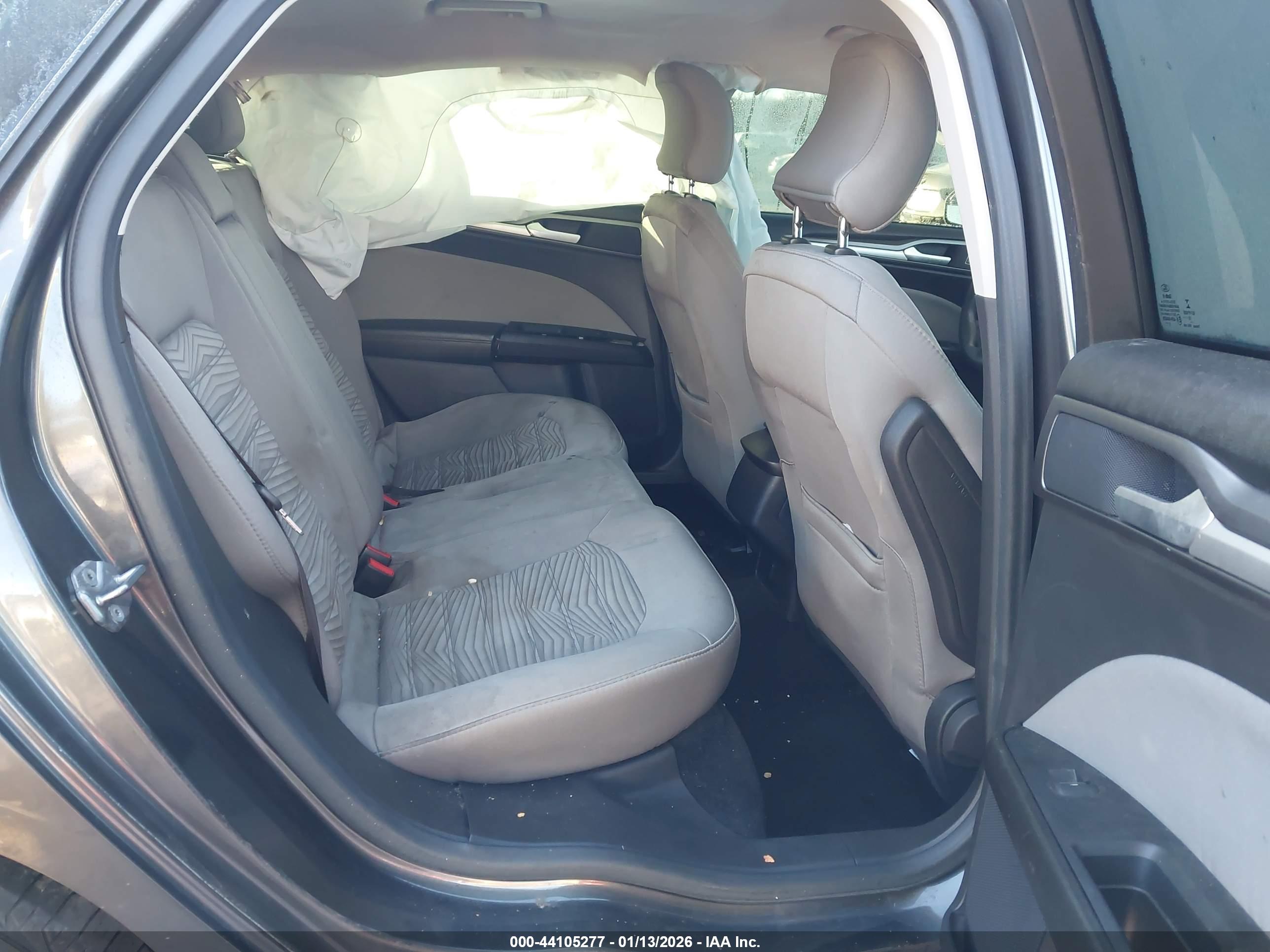 FORD FUSION image 8