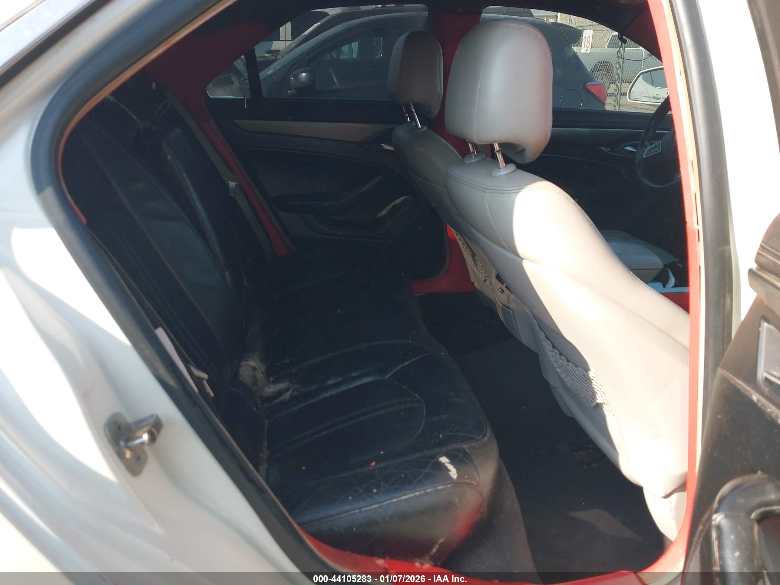 CADILLAC CTS image 8
