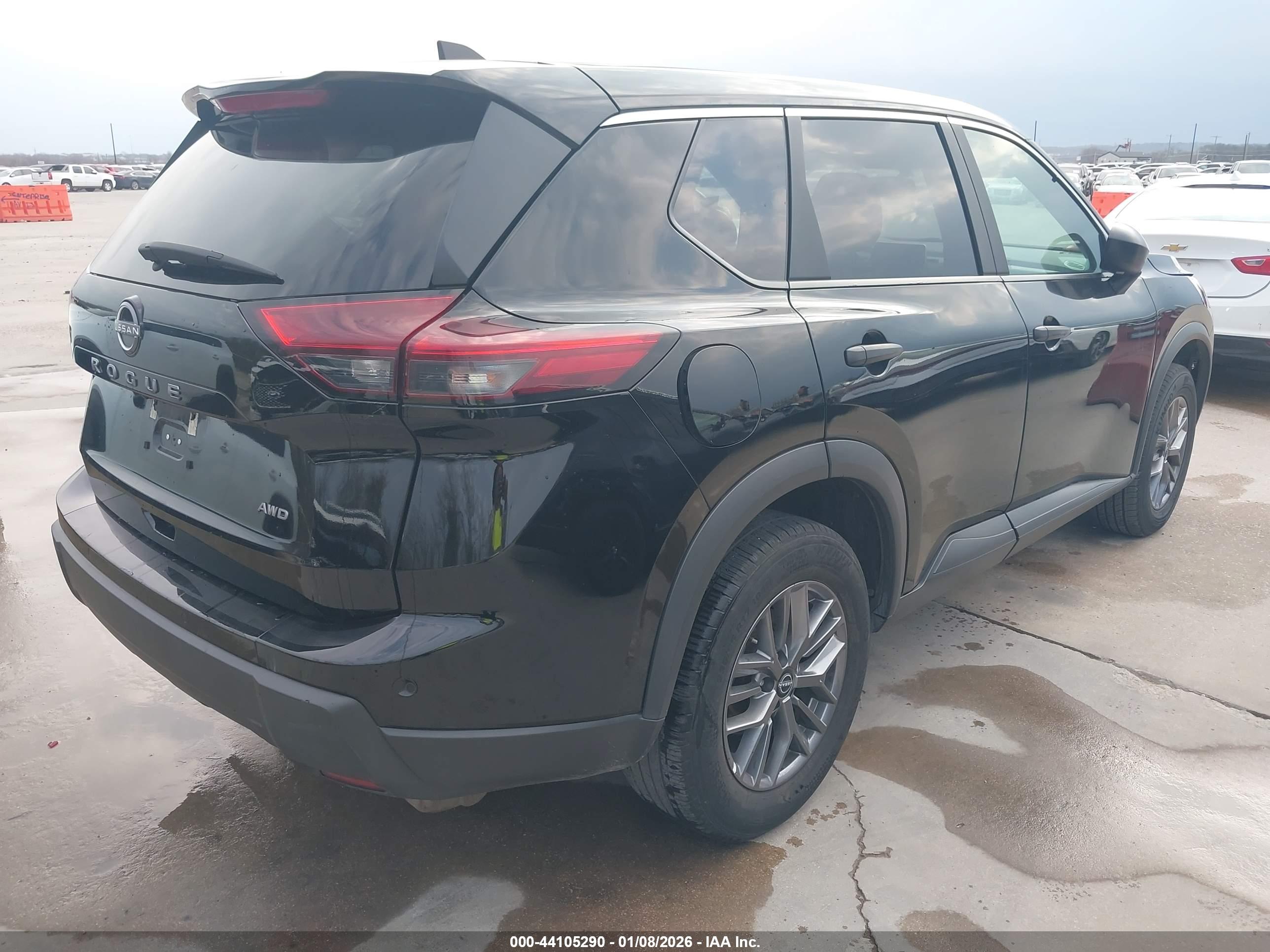 NISSAN ROGUE image 4
