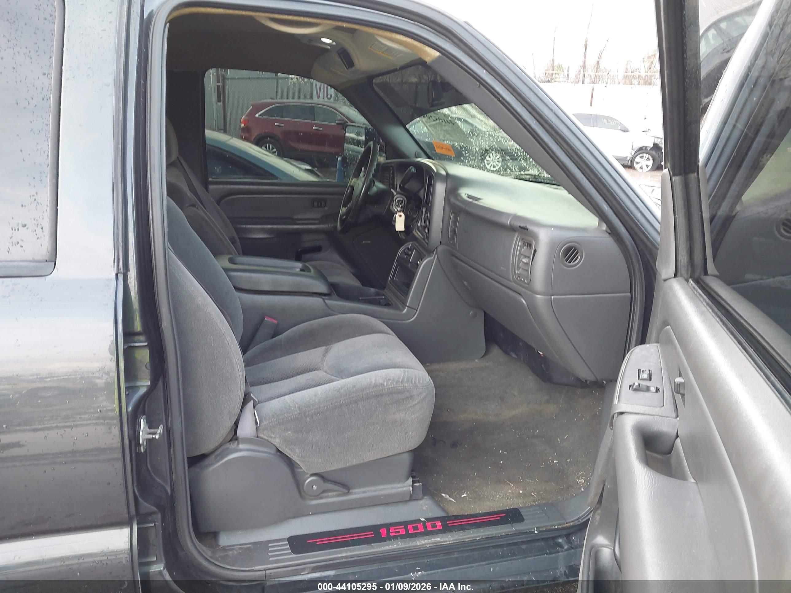 CHEVROLET SILVERADO image 5
