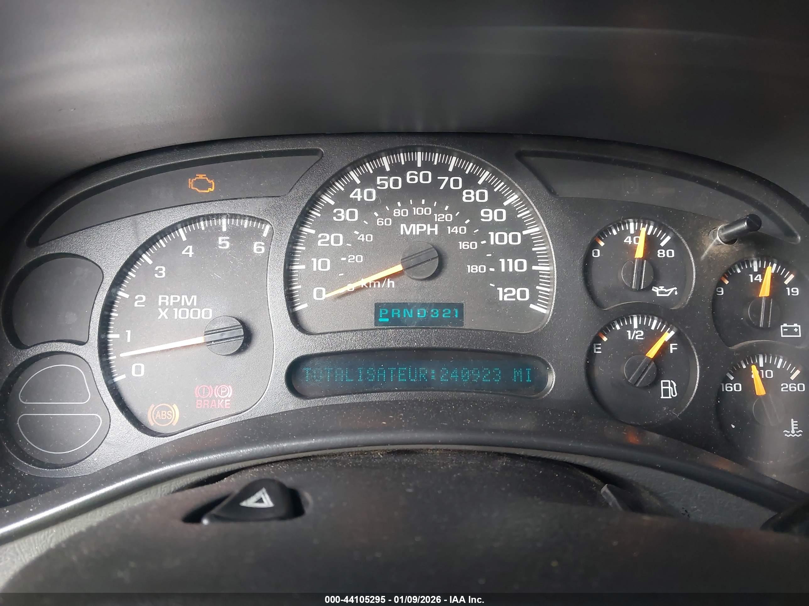 CHEVROLET SILVERADO image 7