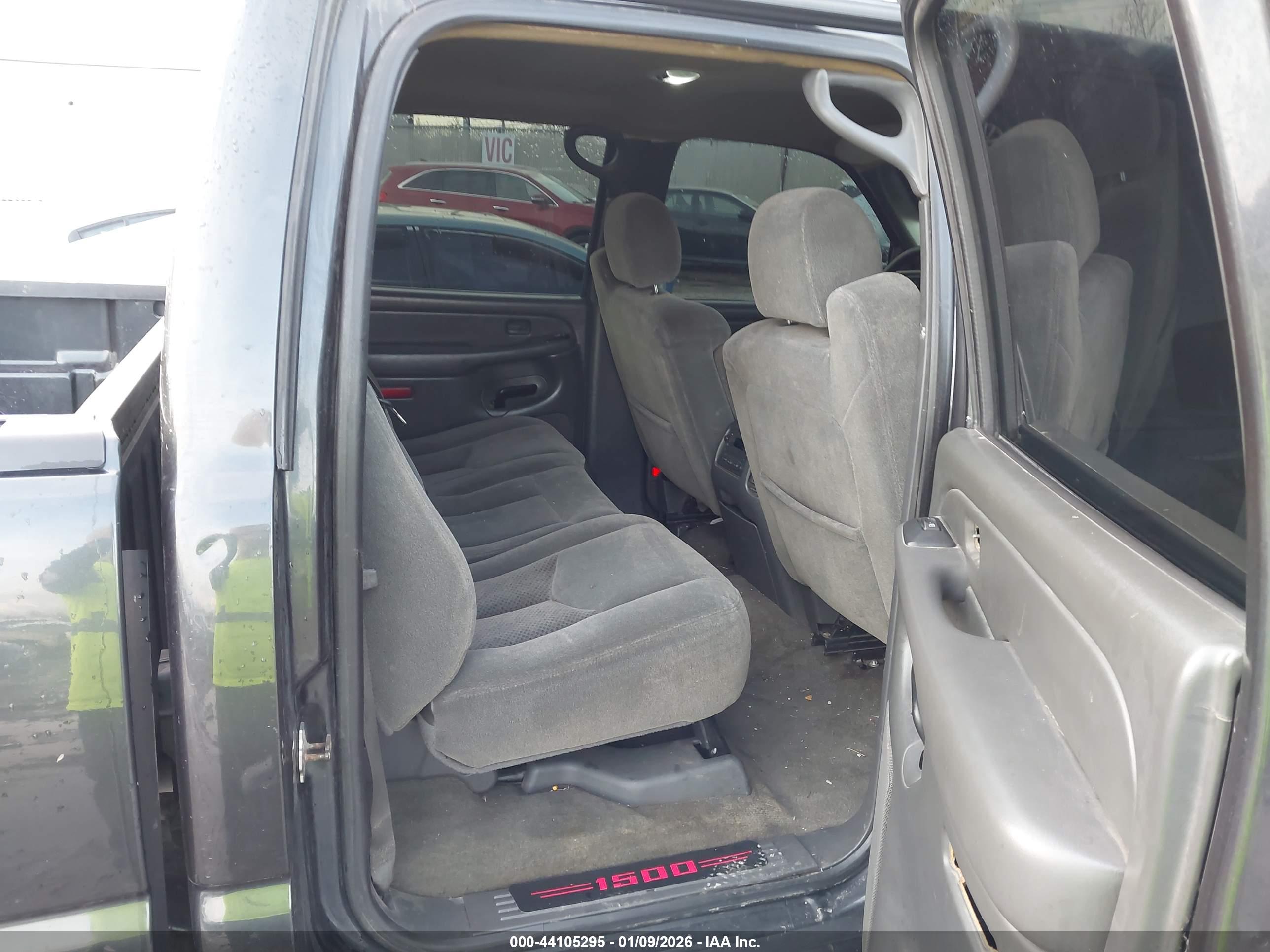 CHEVROLET SILVERADO image 8