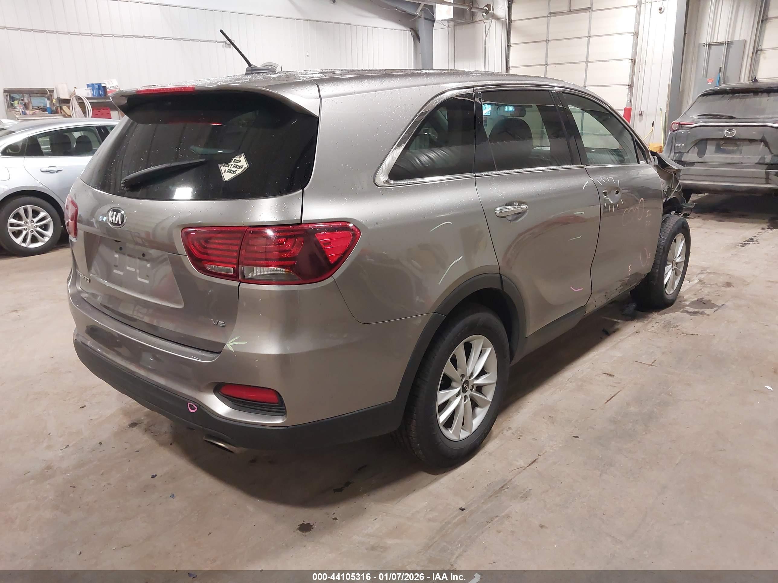 KIA SORENTO image 4