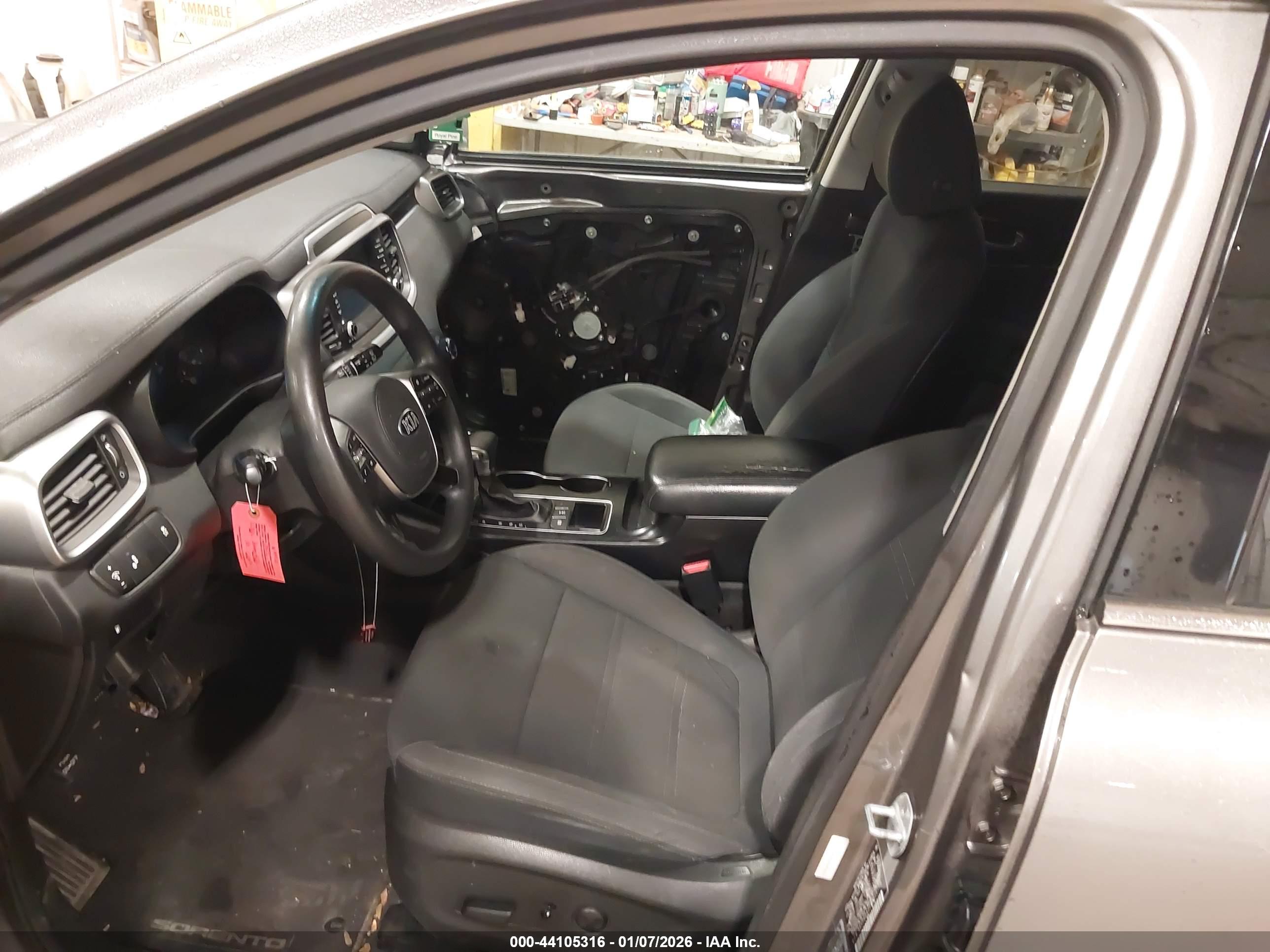 KIA SORENTO image 5