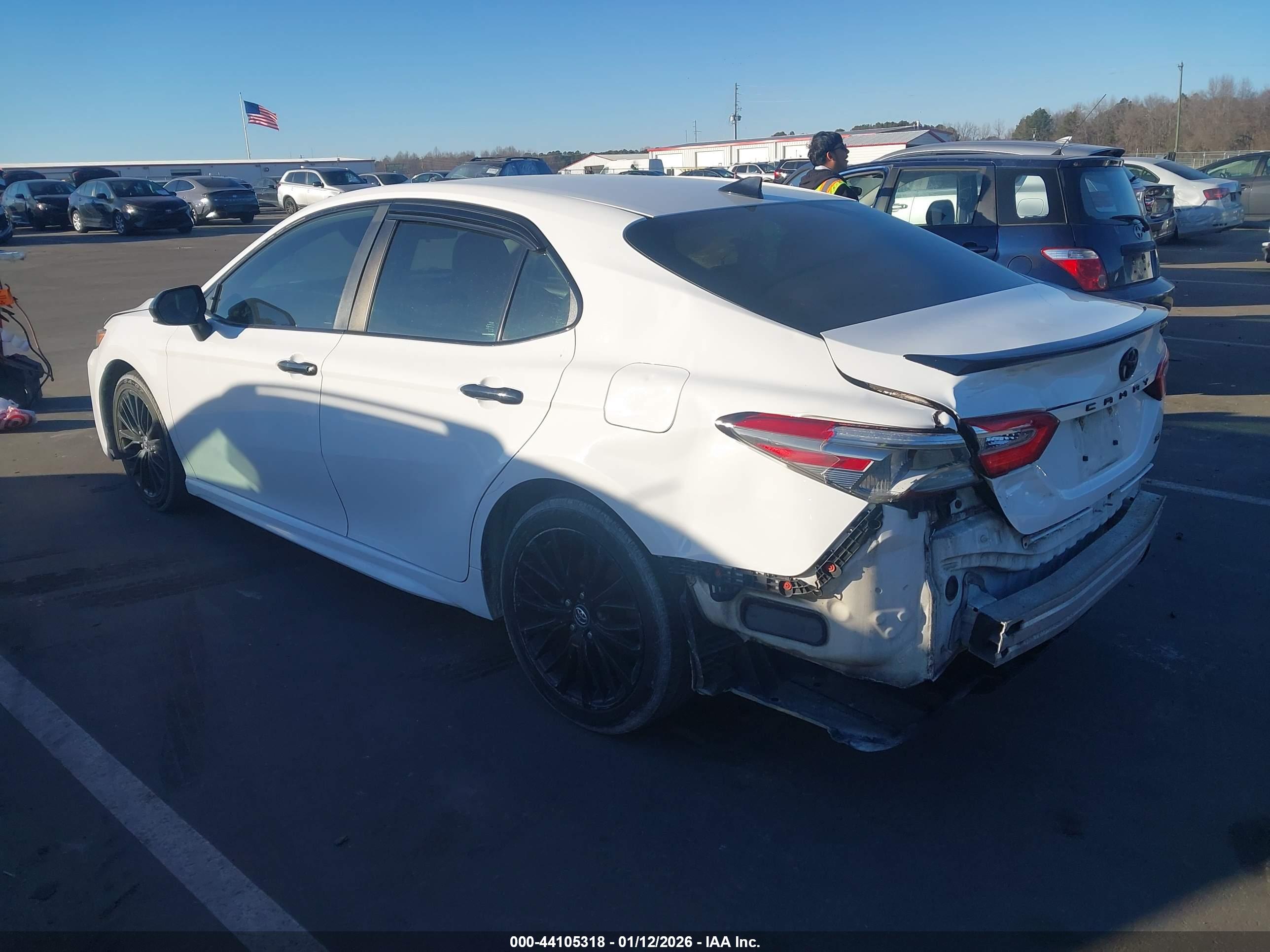 TOYOTA CAMRY image 3