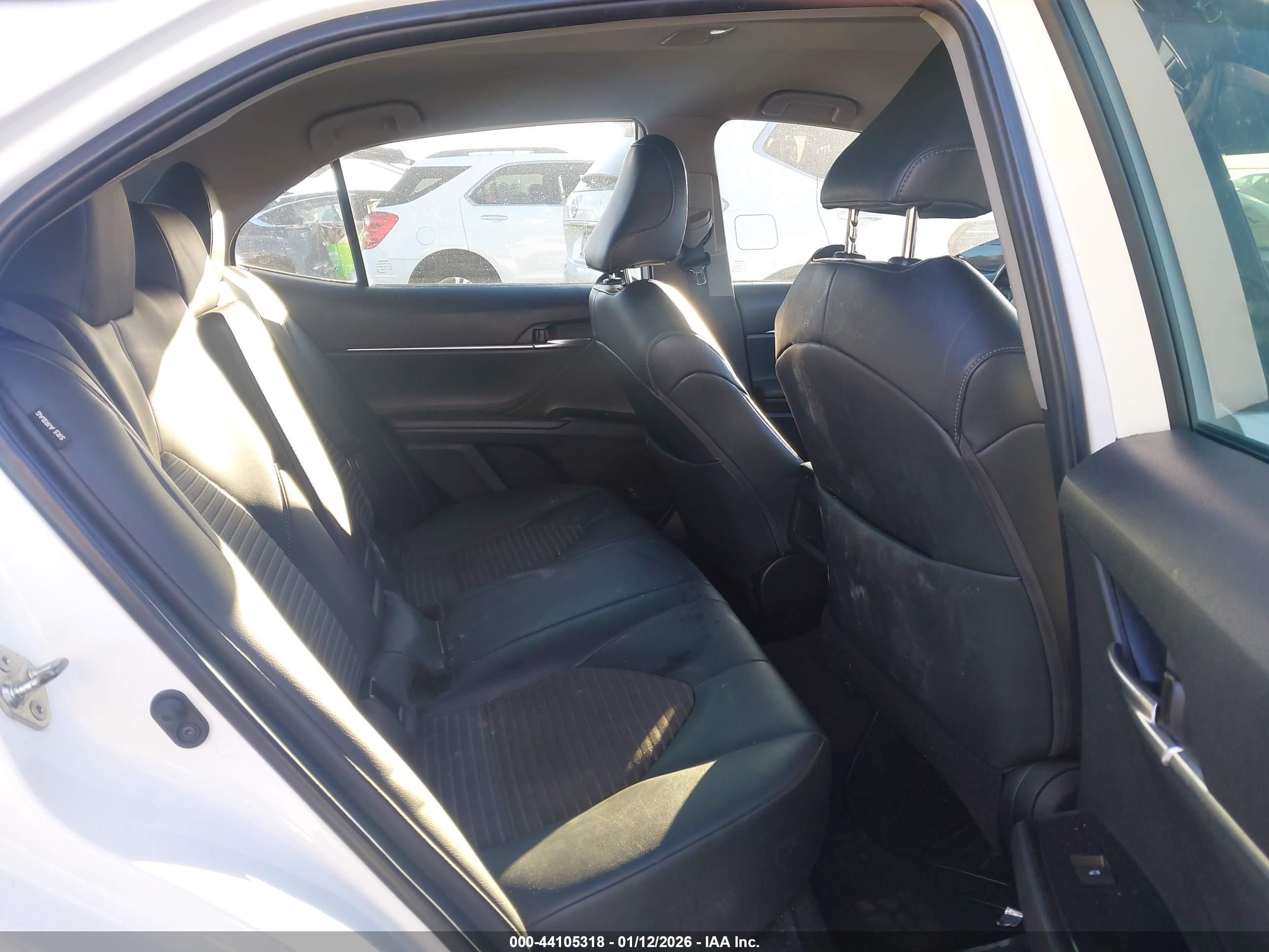 TOYOTA CAMRY image 8