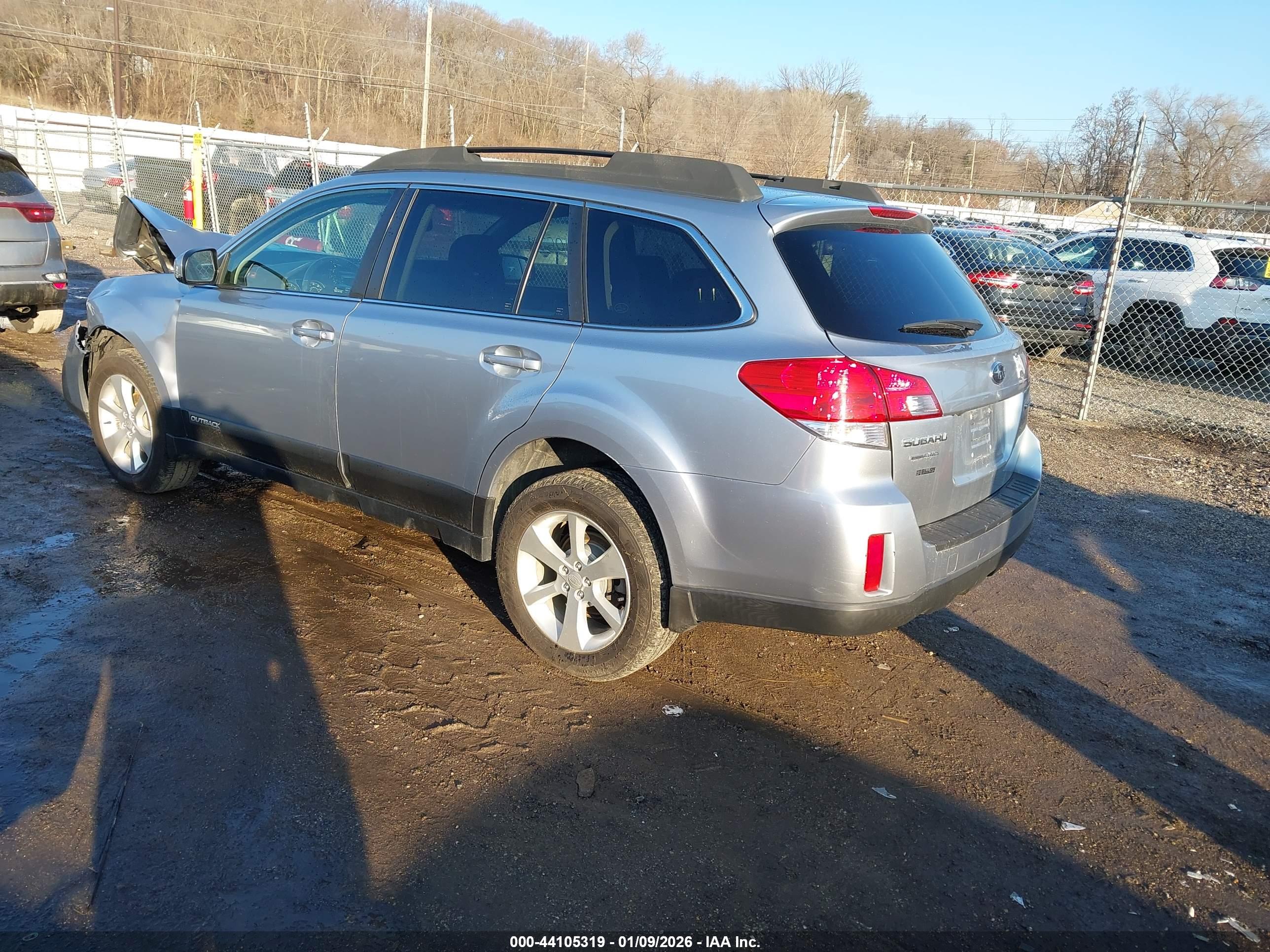 SUBARU OUTBACK image 3