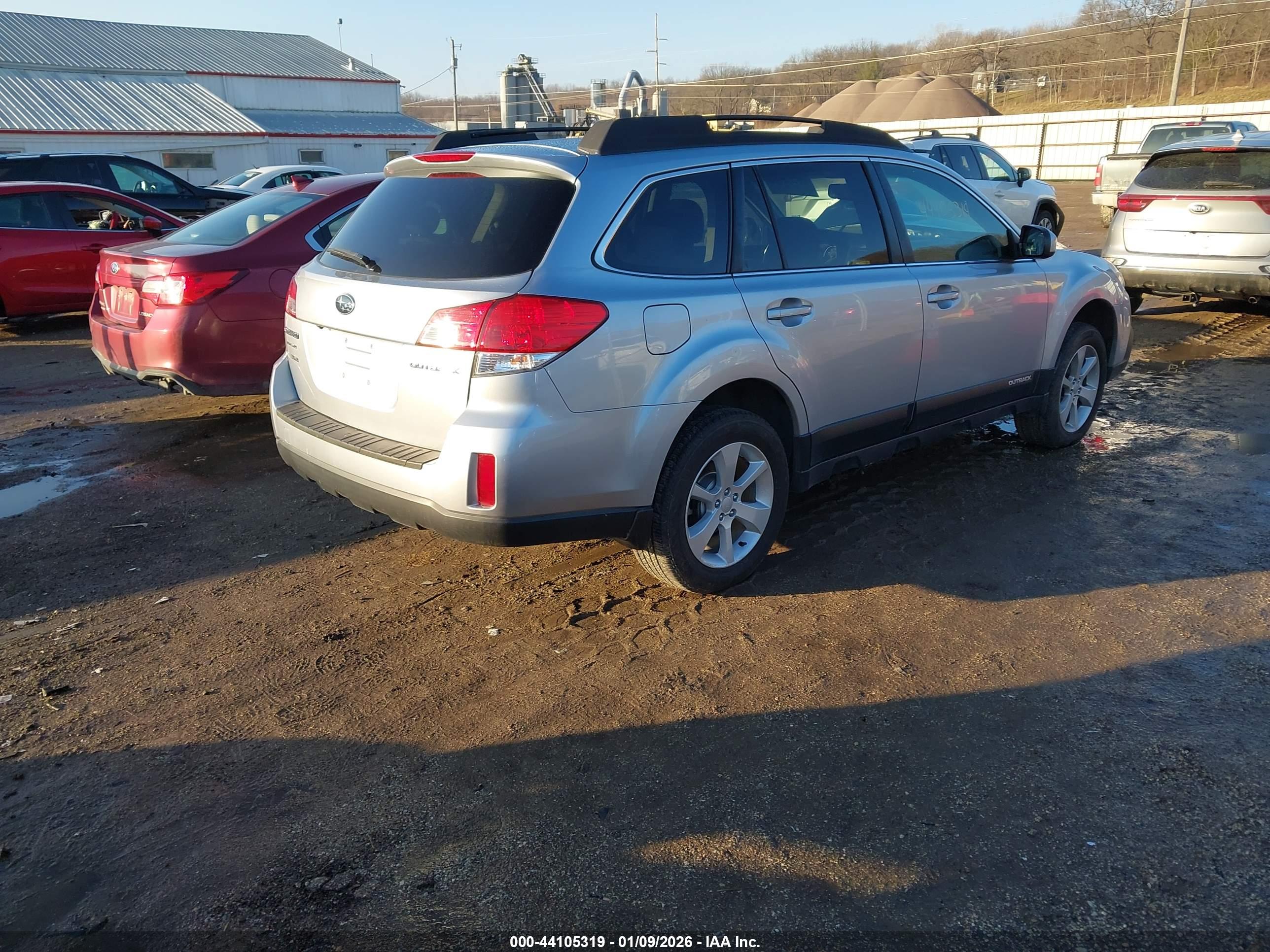 SUBARU OUTBACK image 4