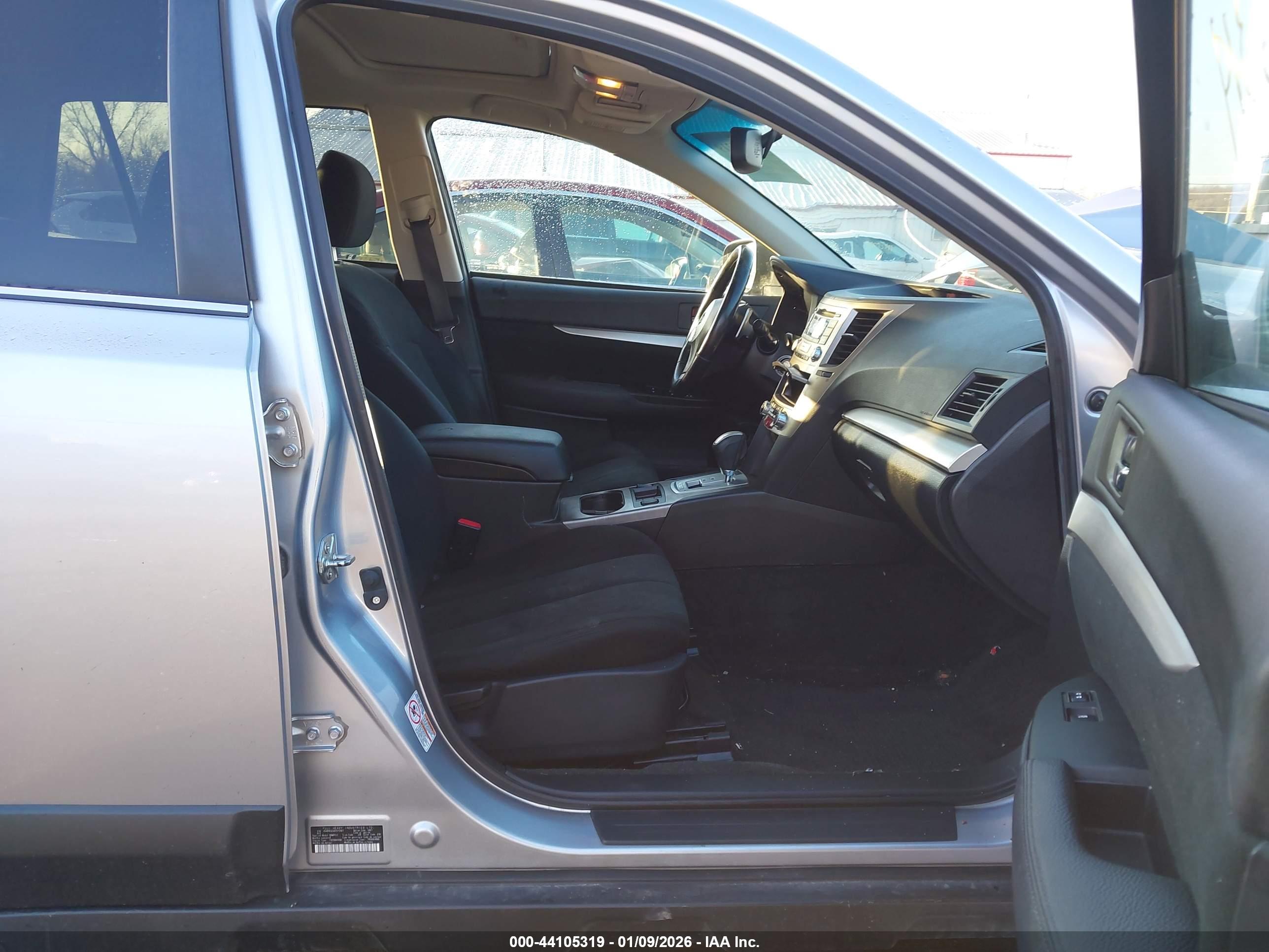 SUBARU OUTBACK image 5