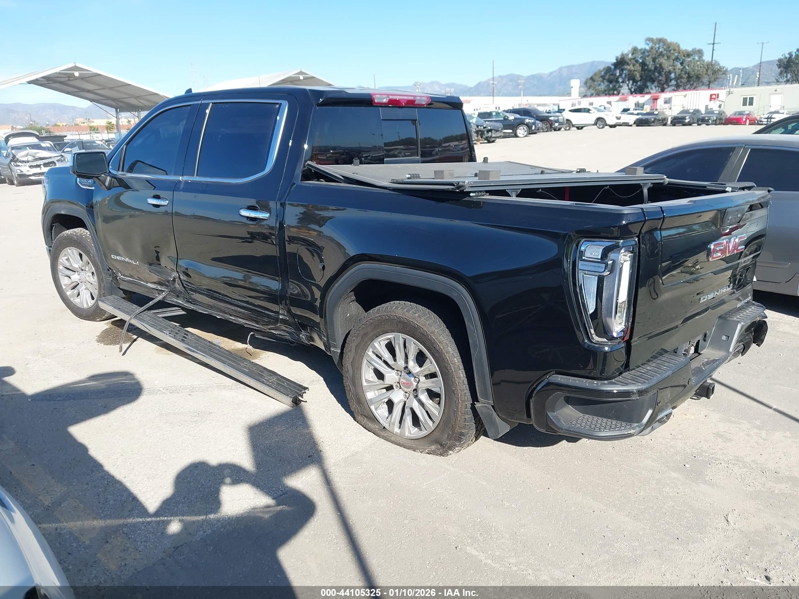 GMC SIERRA image 3