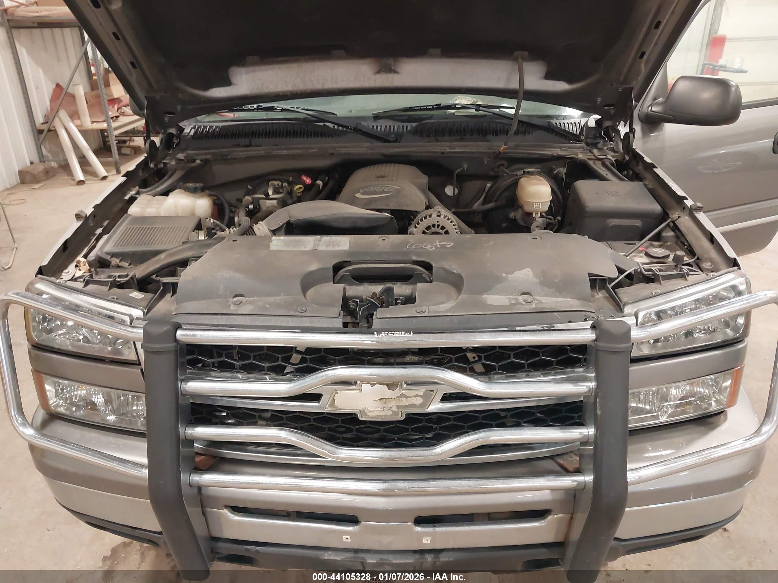 CHEVROLET SILVERADO image 10