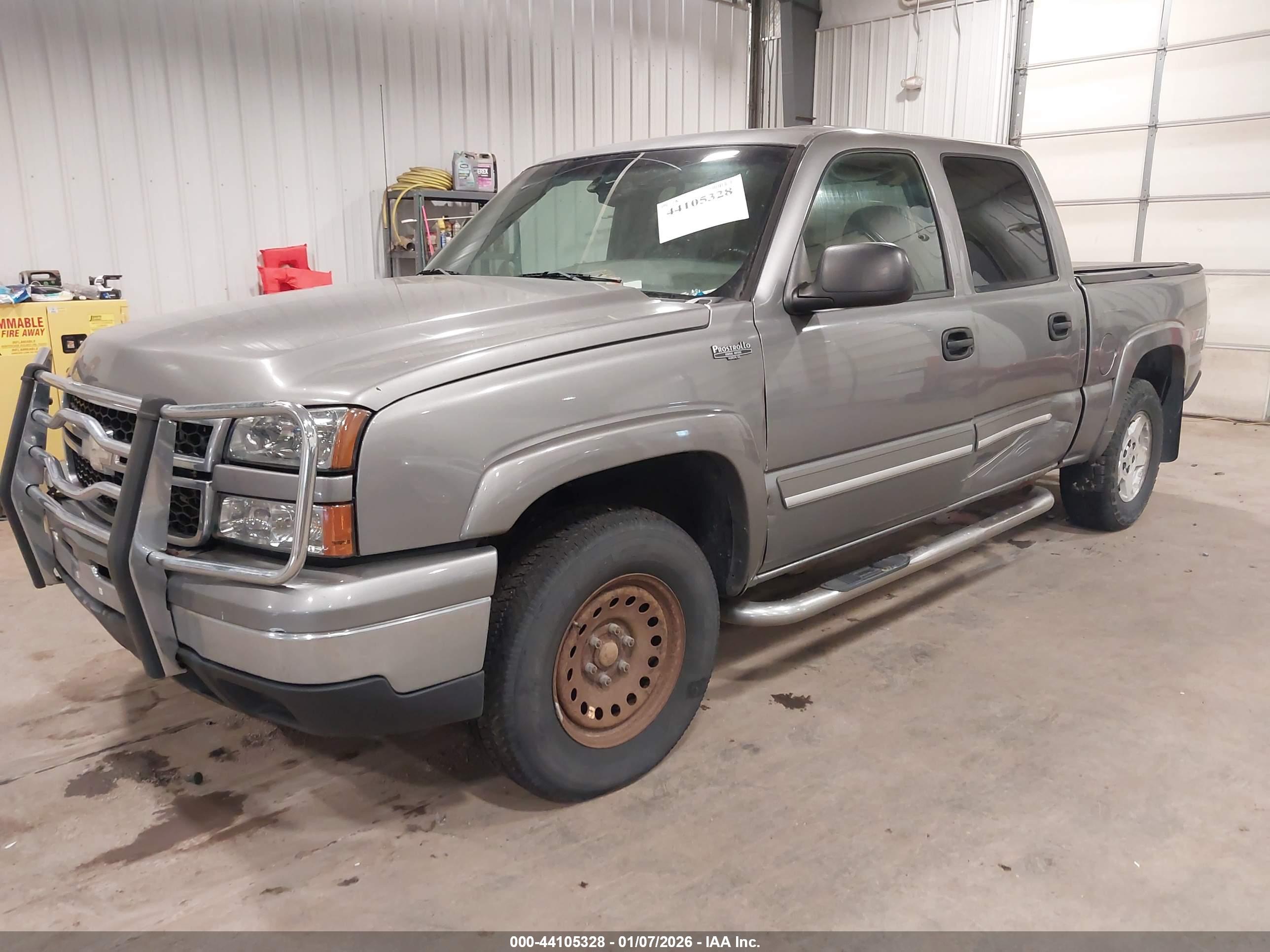 CHEVROLET SILVERADO image 2