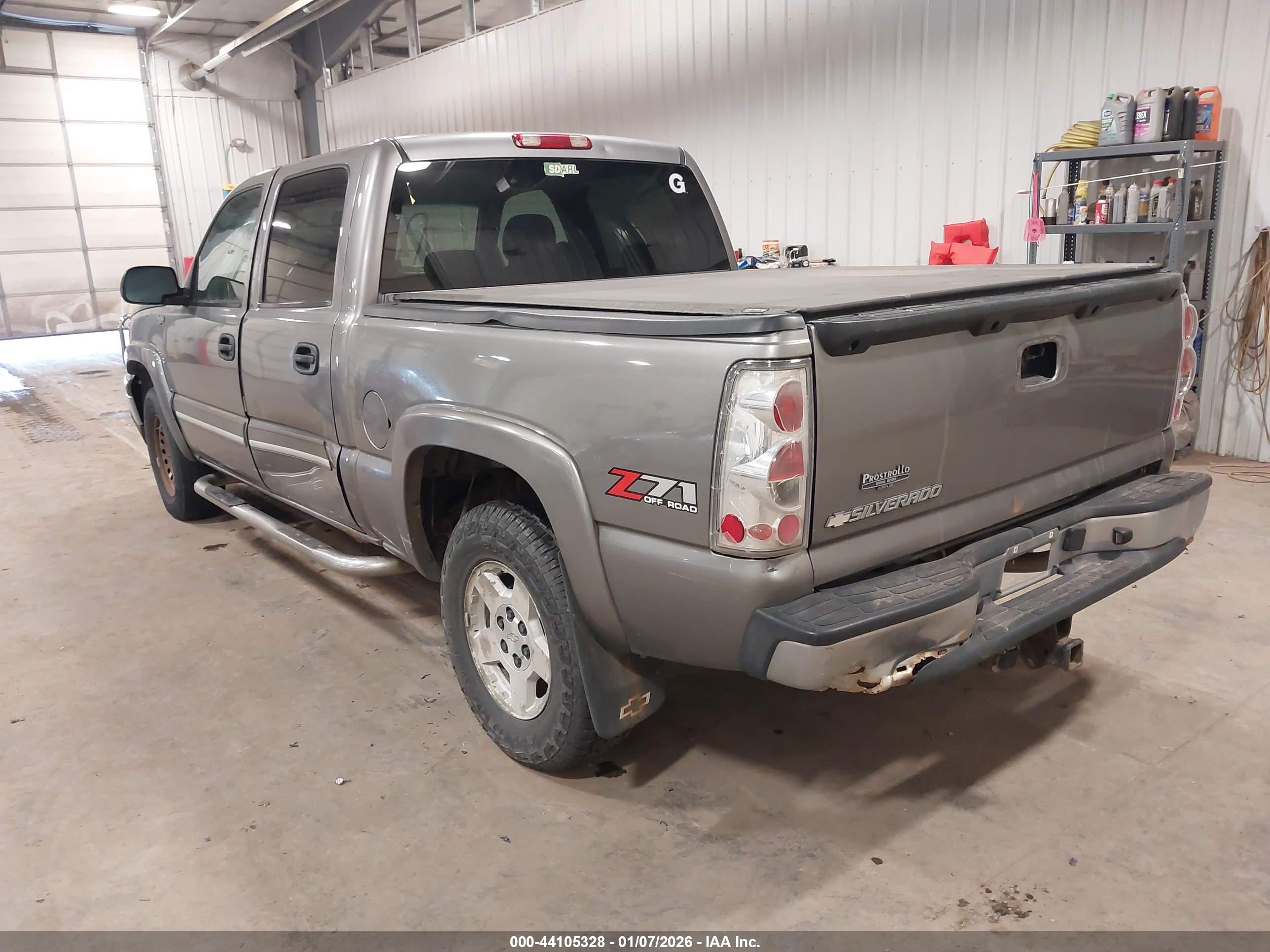 CHEVROLET SILVERADO image 3