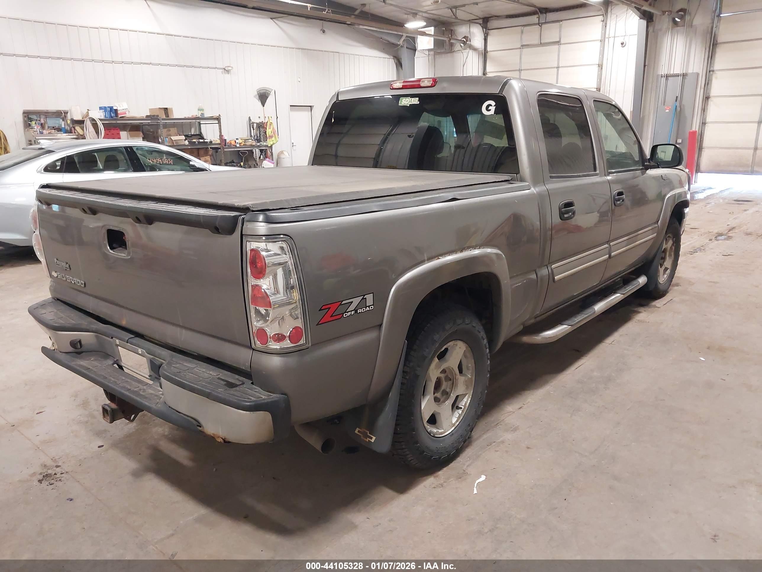 CHEVROLET SILVERADO image 4