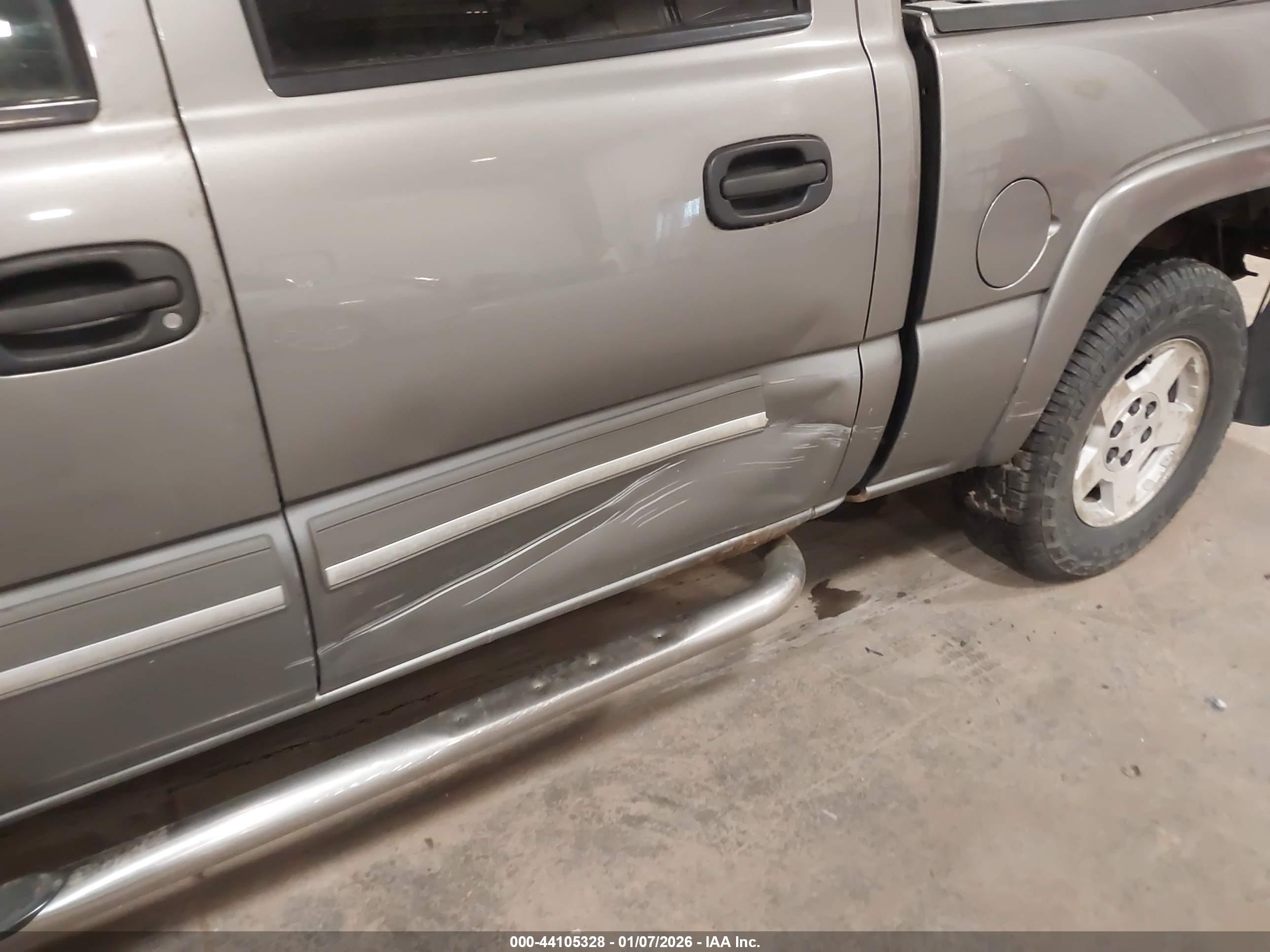 CHEVROLET SILVERADO image 6