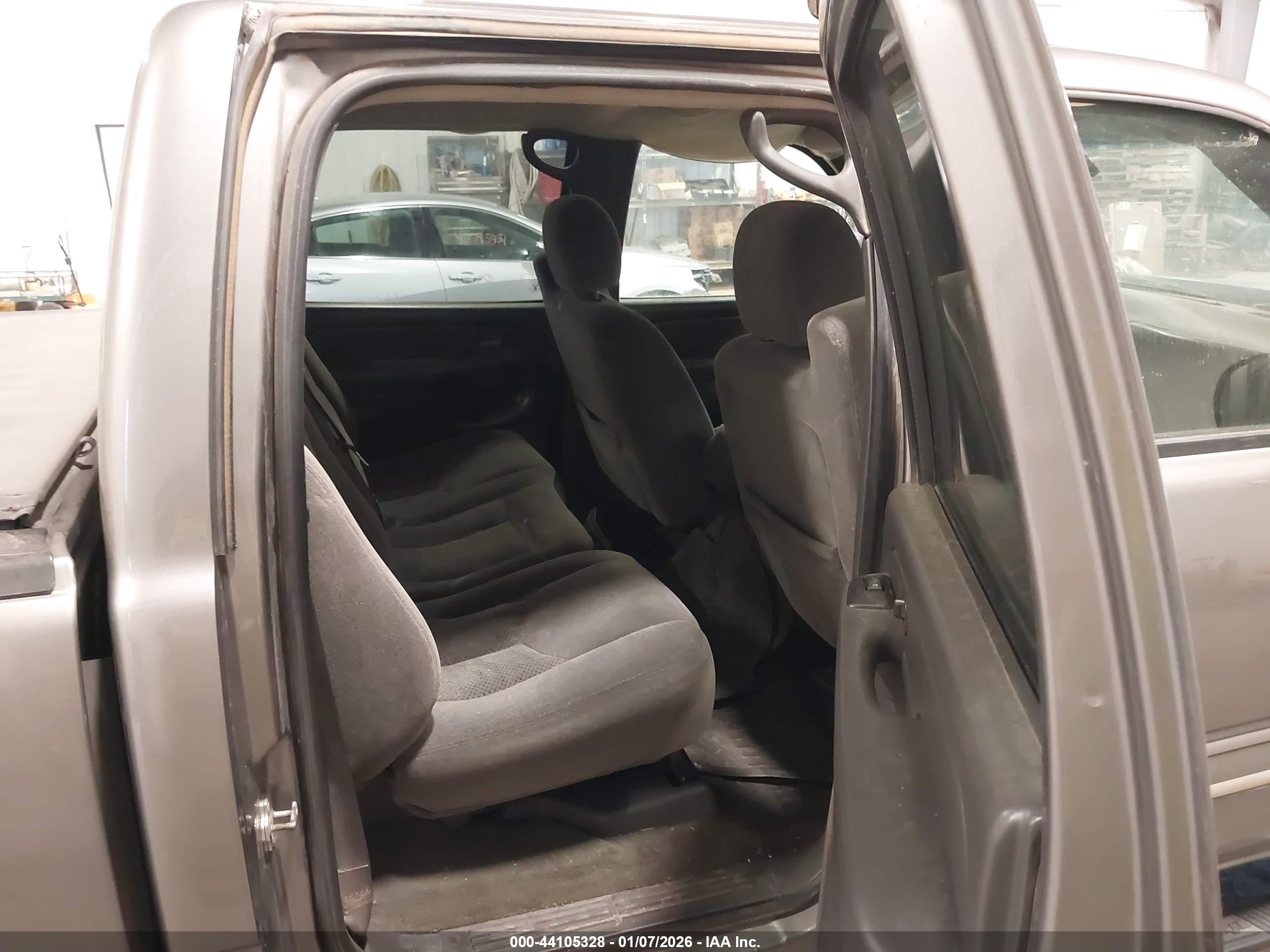 CHEVROLET SILVERADO image 8