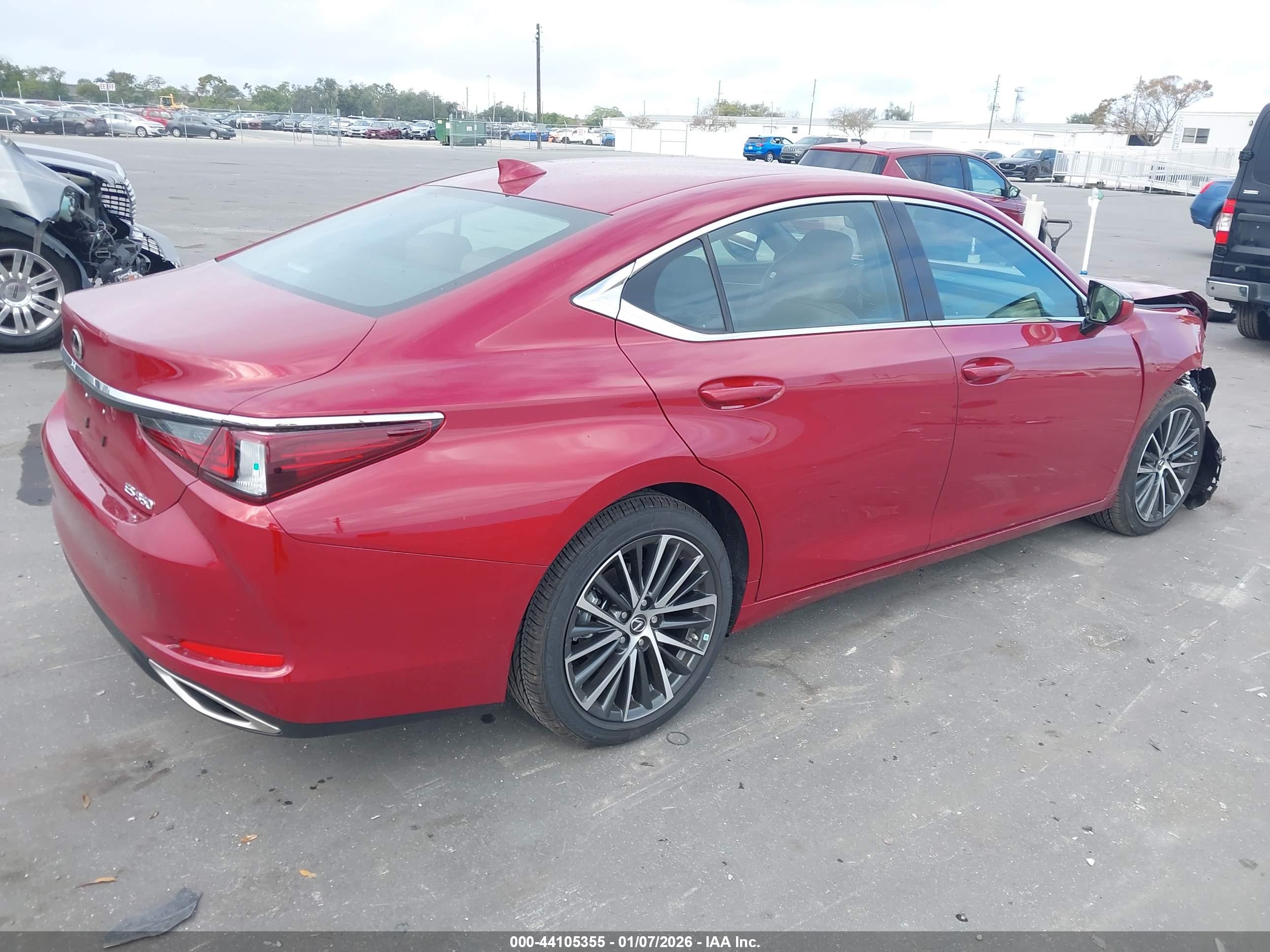 LEXUS ES image 4