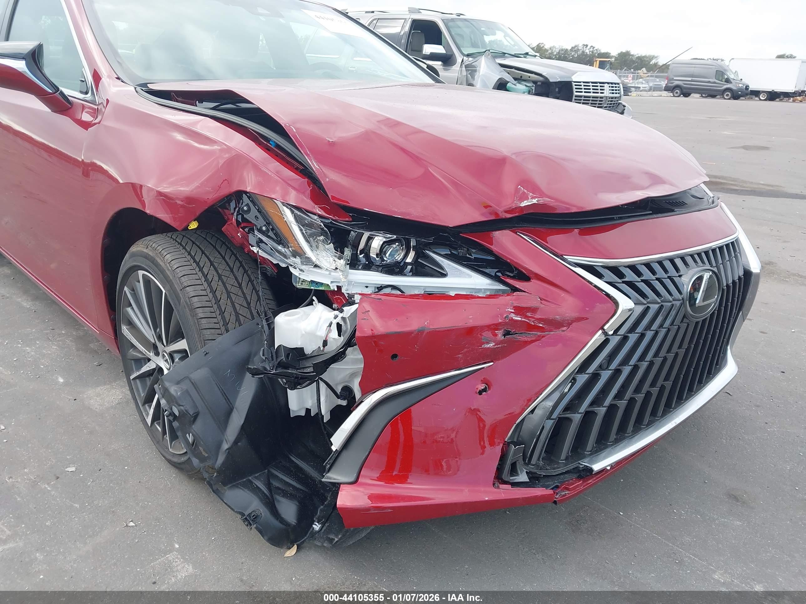 LEXUS ES image 6