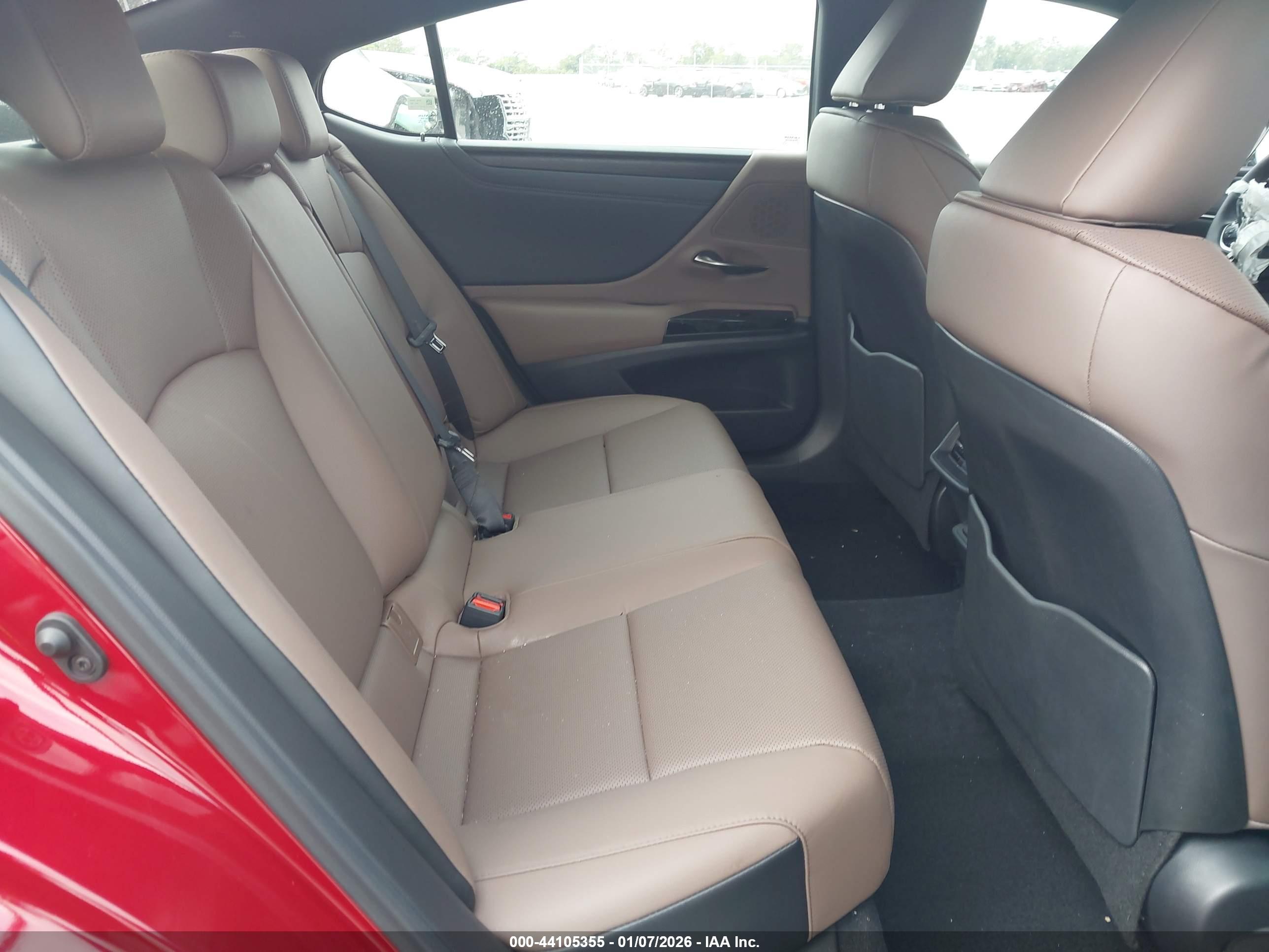 LEXUS ES image 8
