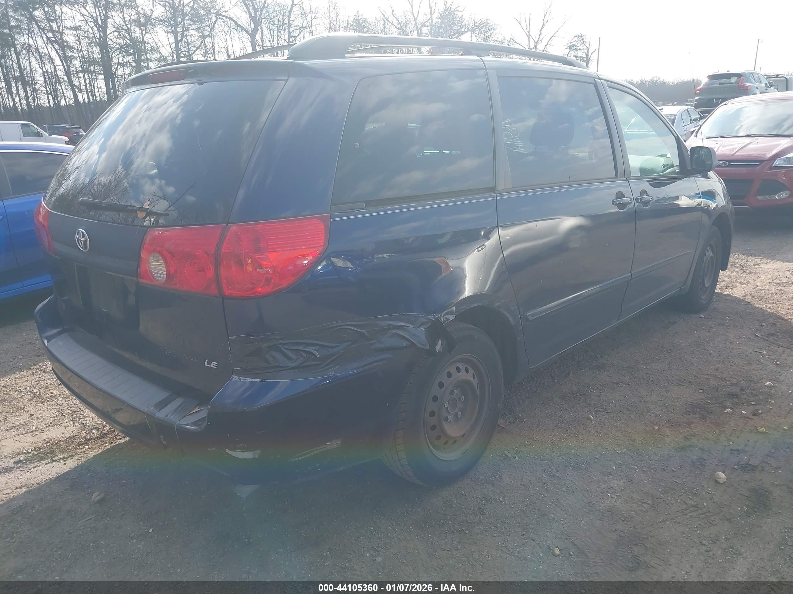 TOYOTA SIENNA image 4