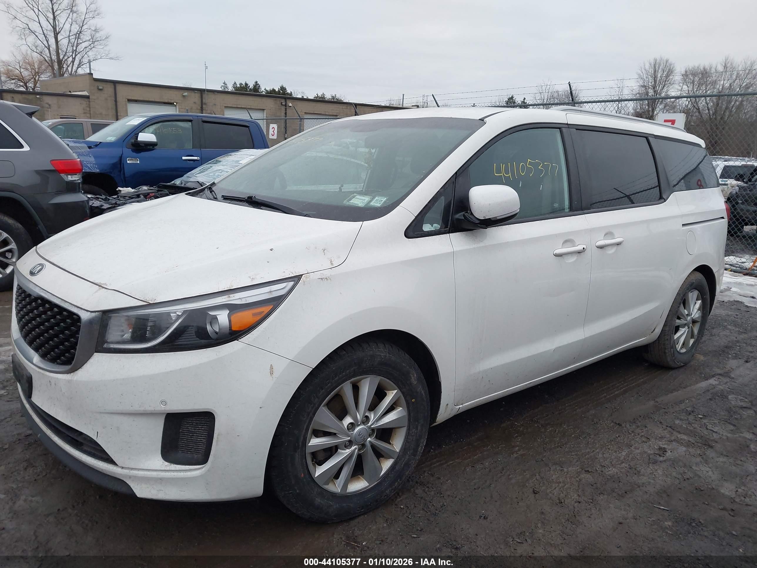 KIA SEDONA image 2