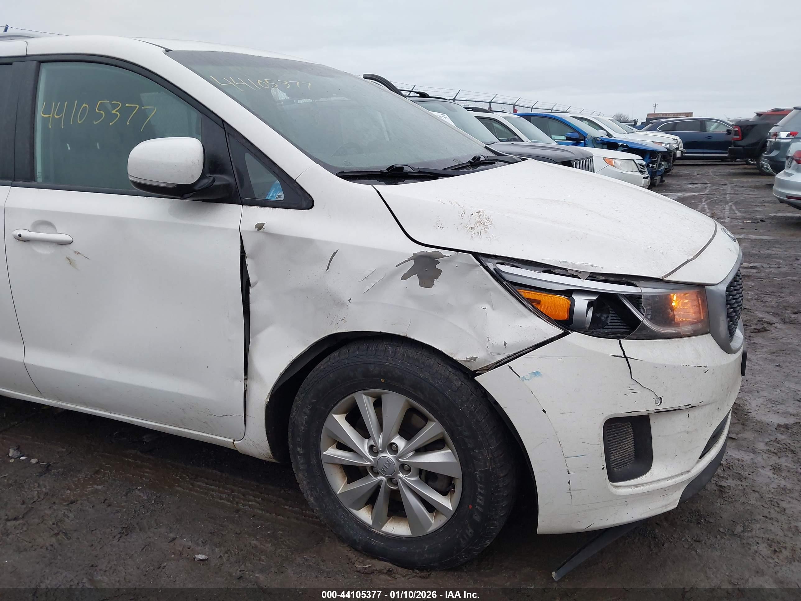 KIA SEDONA image 6