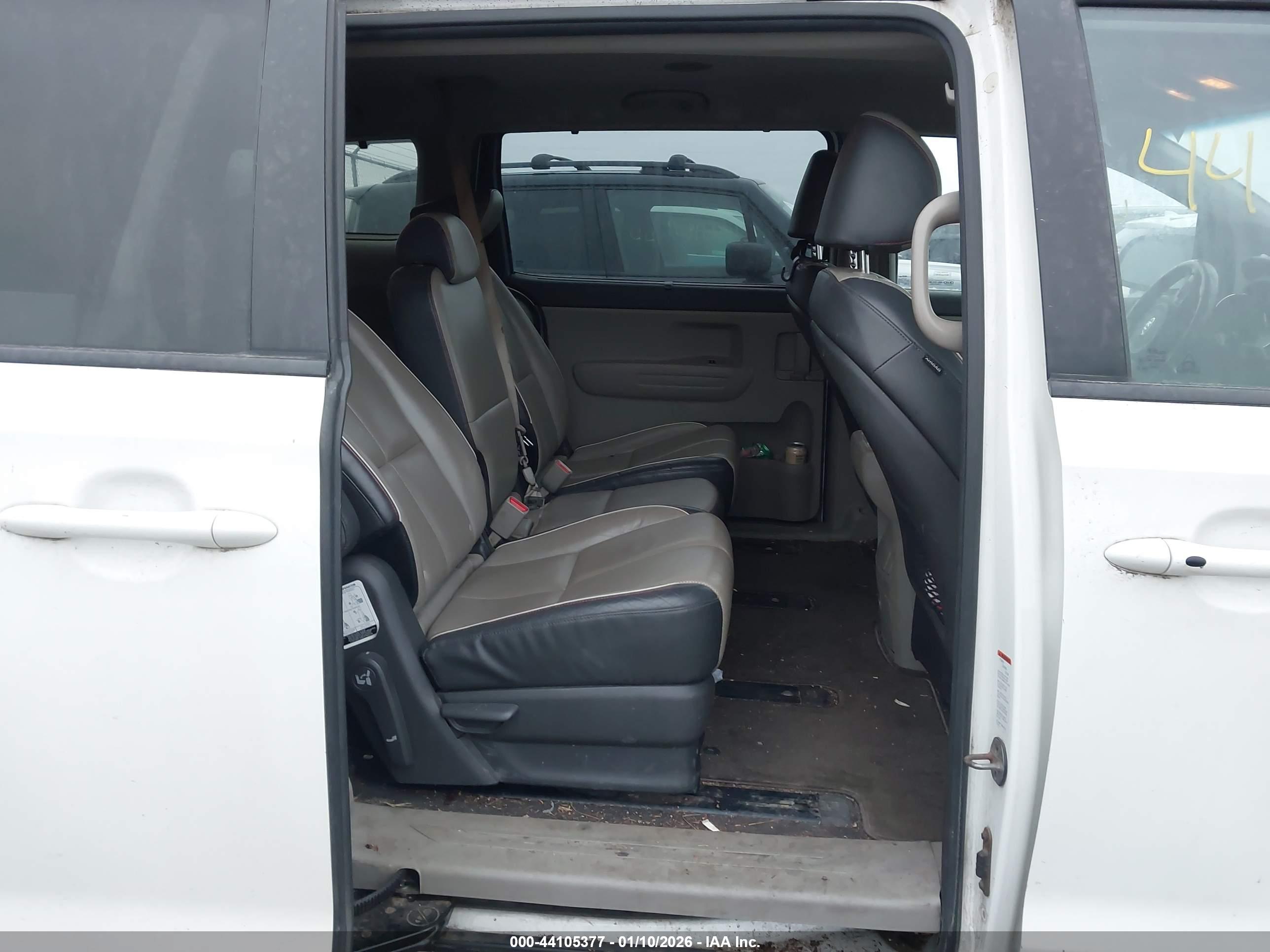 KIA SEDONA image 8