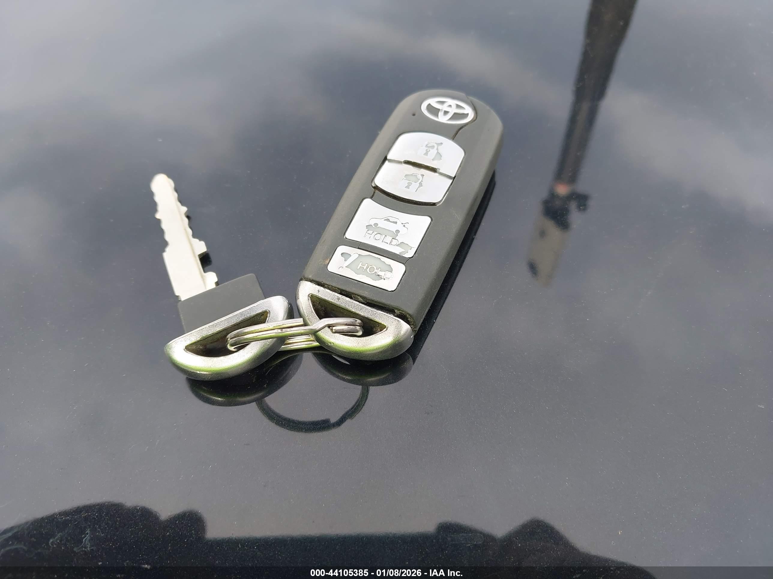 TOYOTA YARIS image 11
