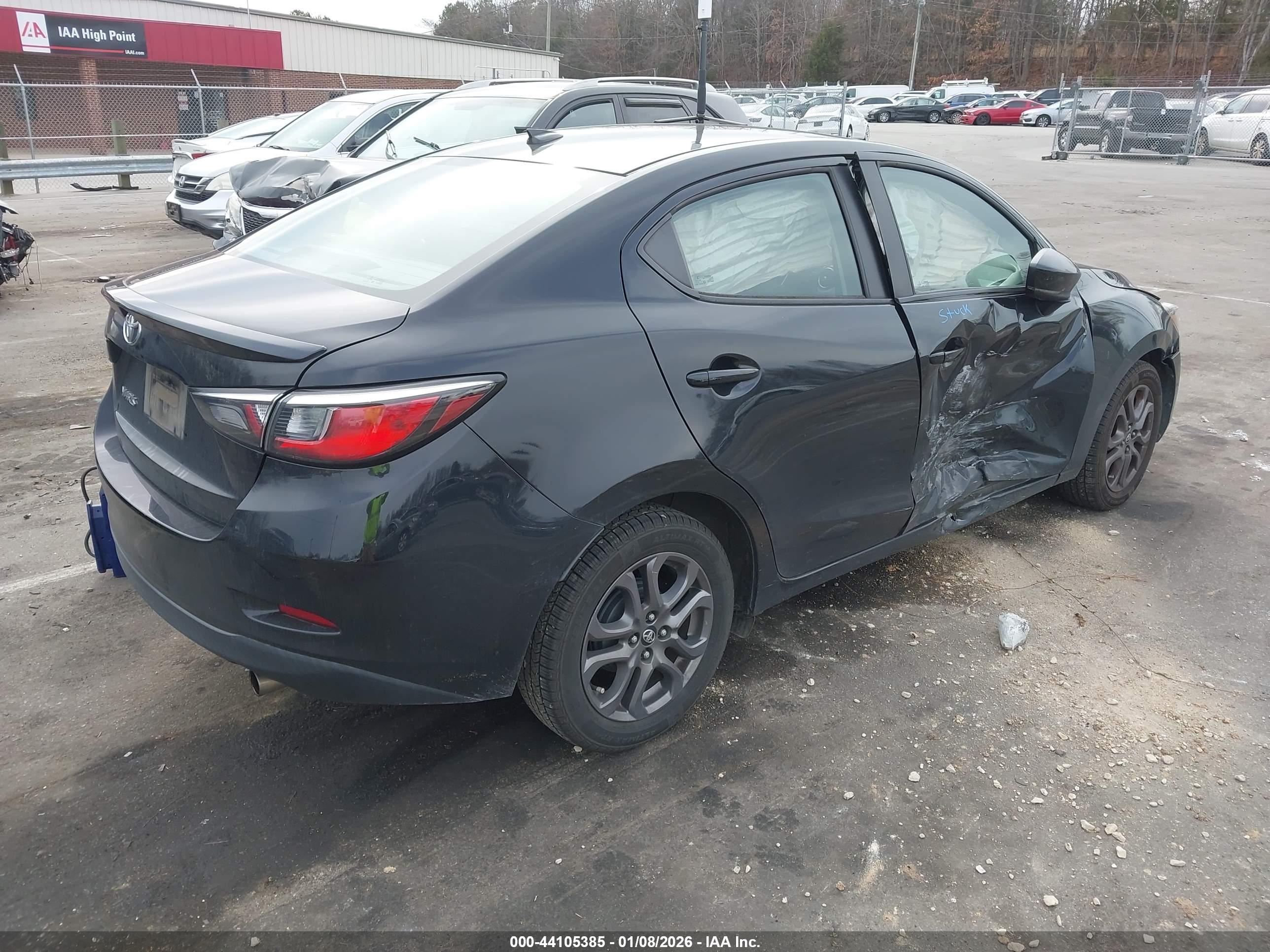 TOYOTA YARIS image 4