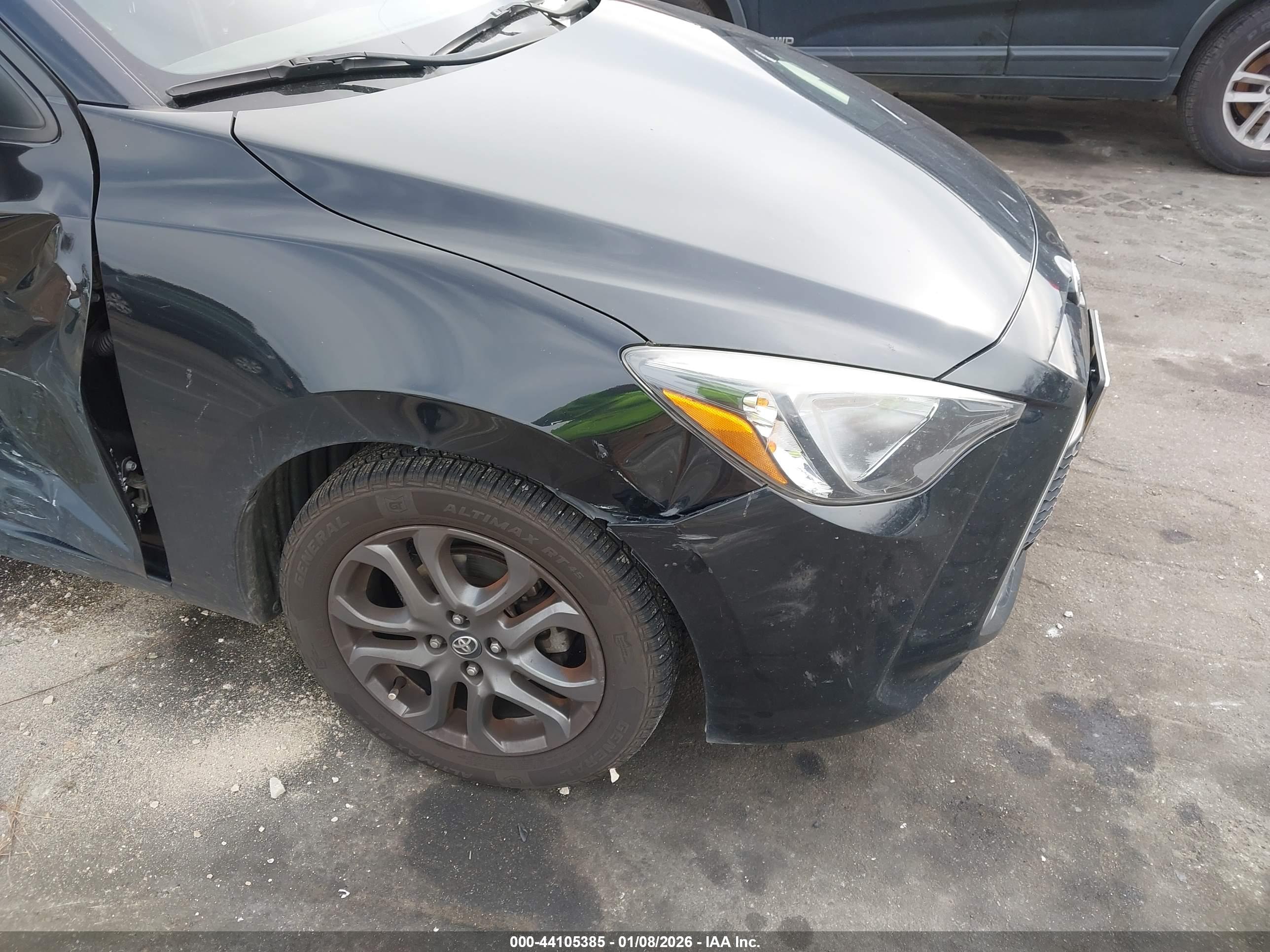TOYOTA YARIS image 6