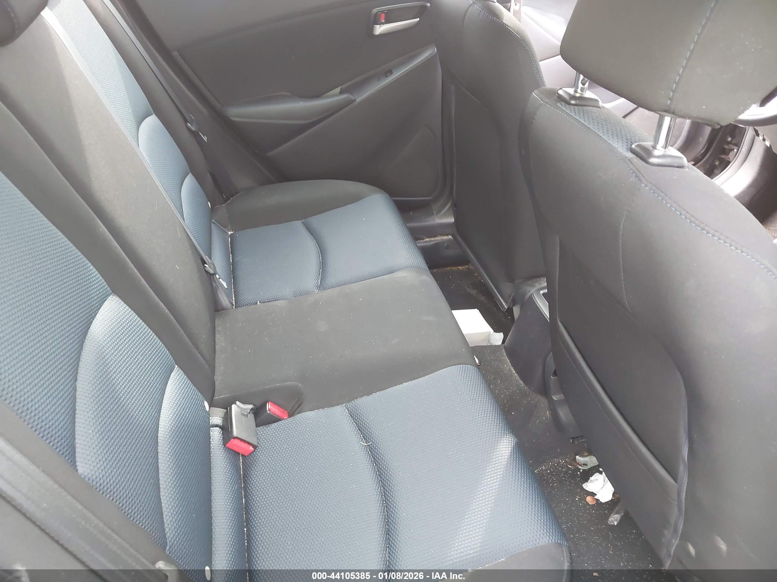 TOYOTA YARIS image 8