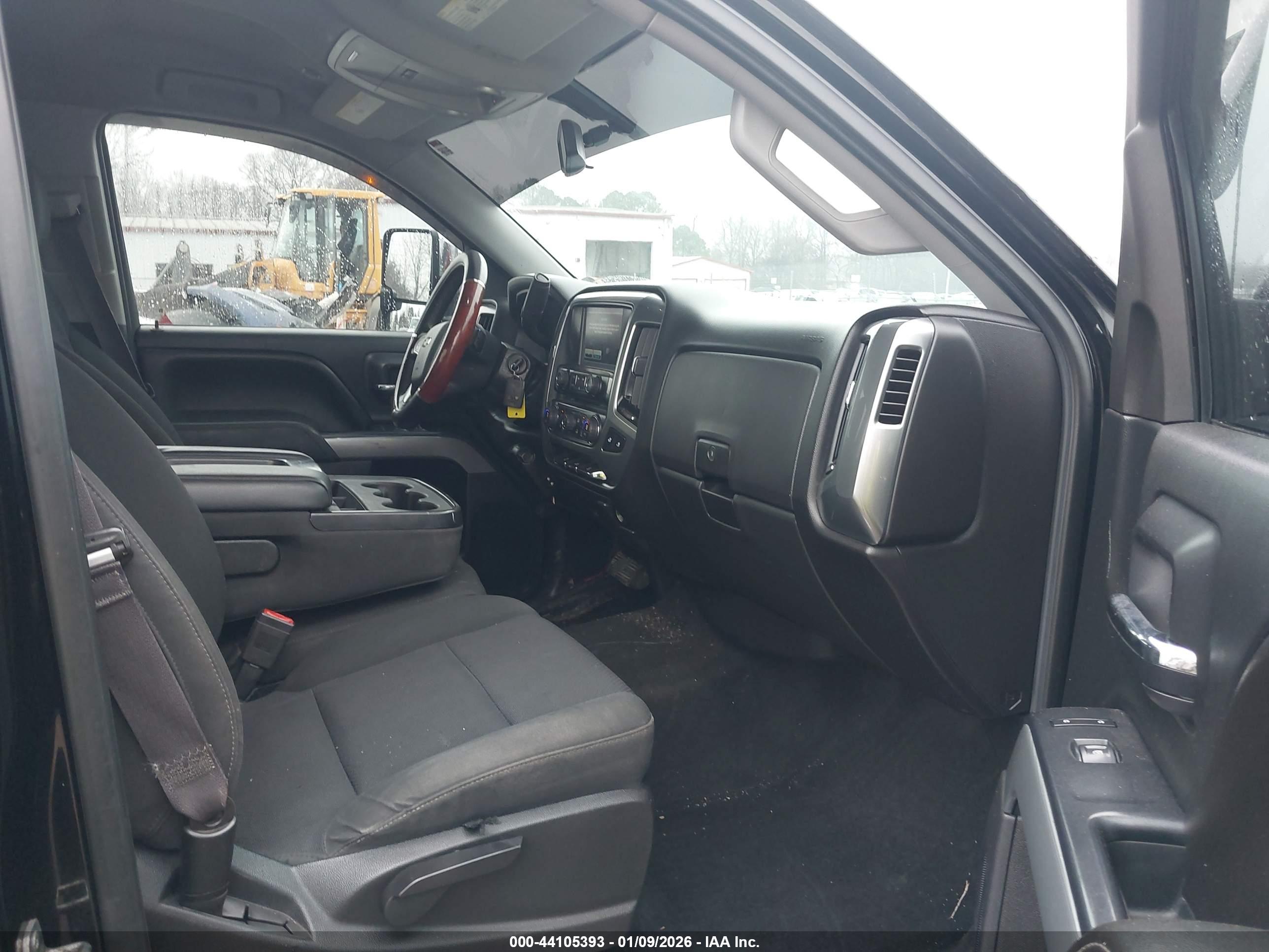 CHEVROLET SILVERADO image 5