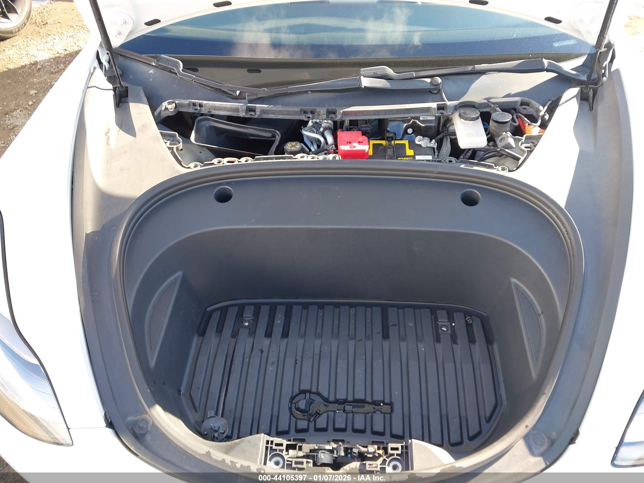 TESLA MODEL image 10