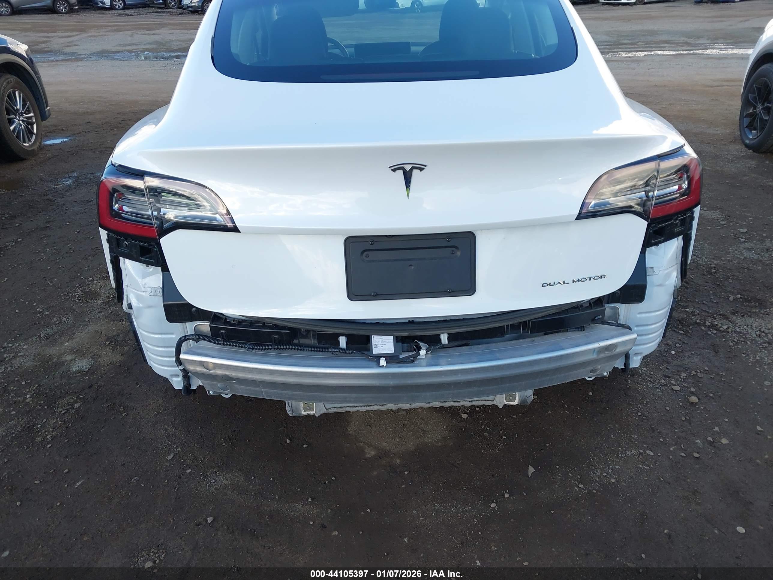 TESLA MODEL image 6