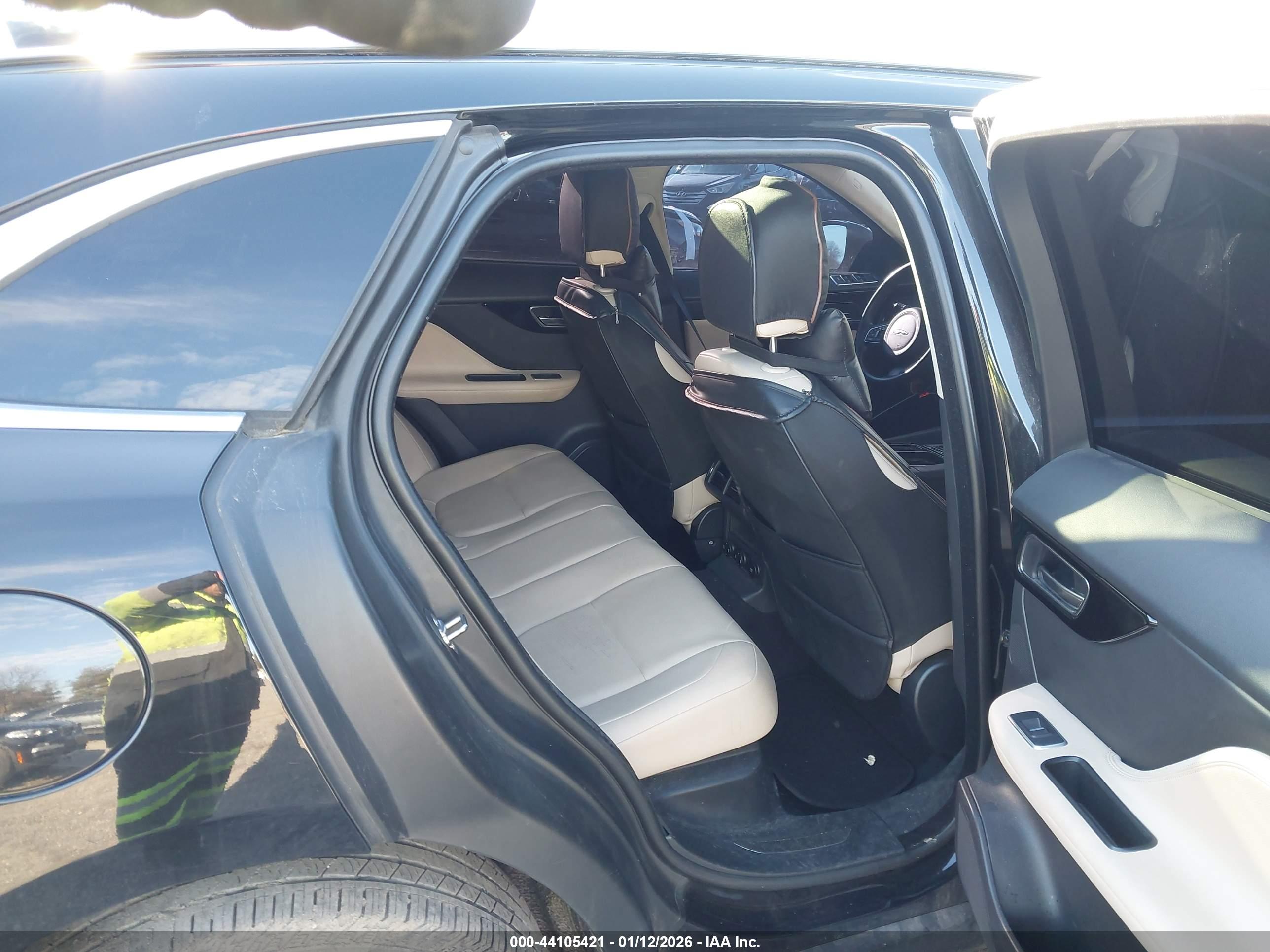 JAGUAR F-PACE image 8