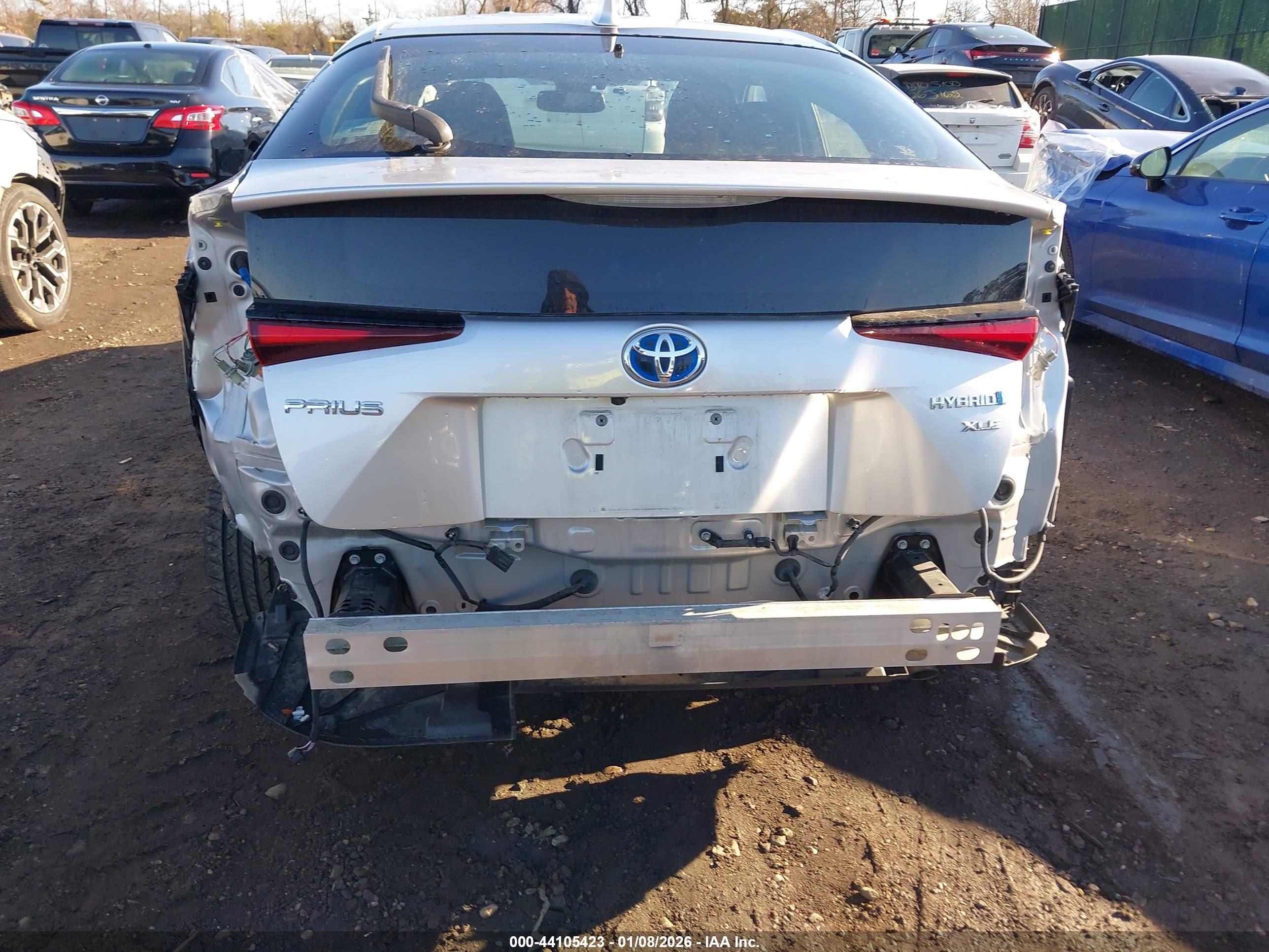 TOYOTA PRIUS image 6