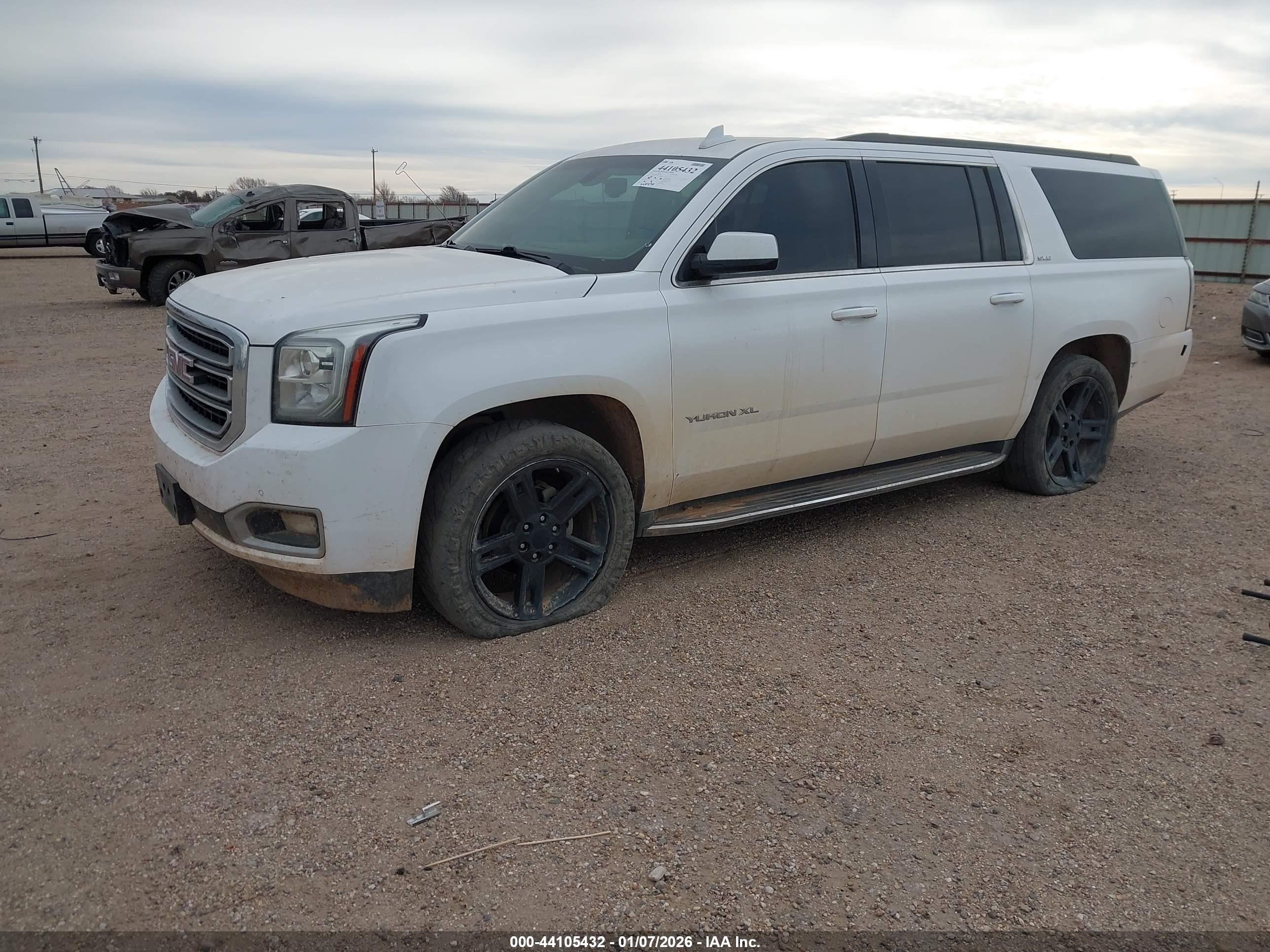 GMC YUKON image 2