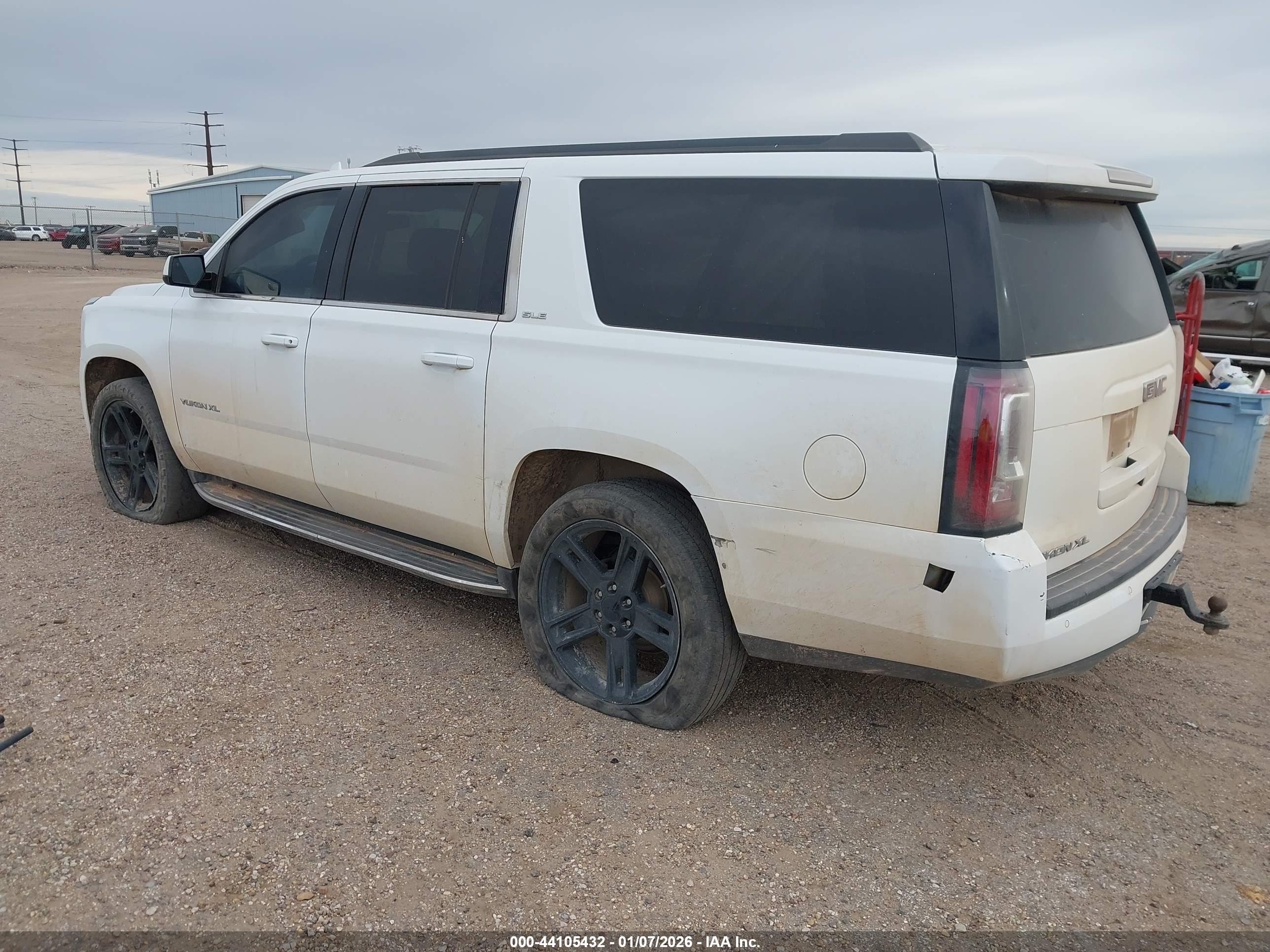 GMC YUKON image 3