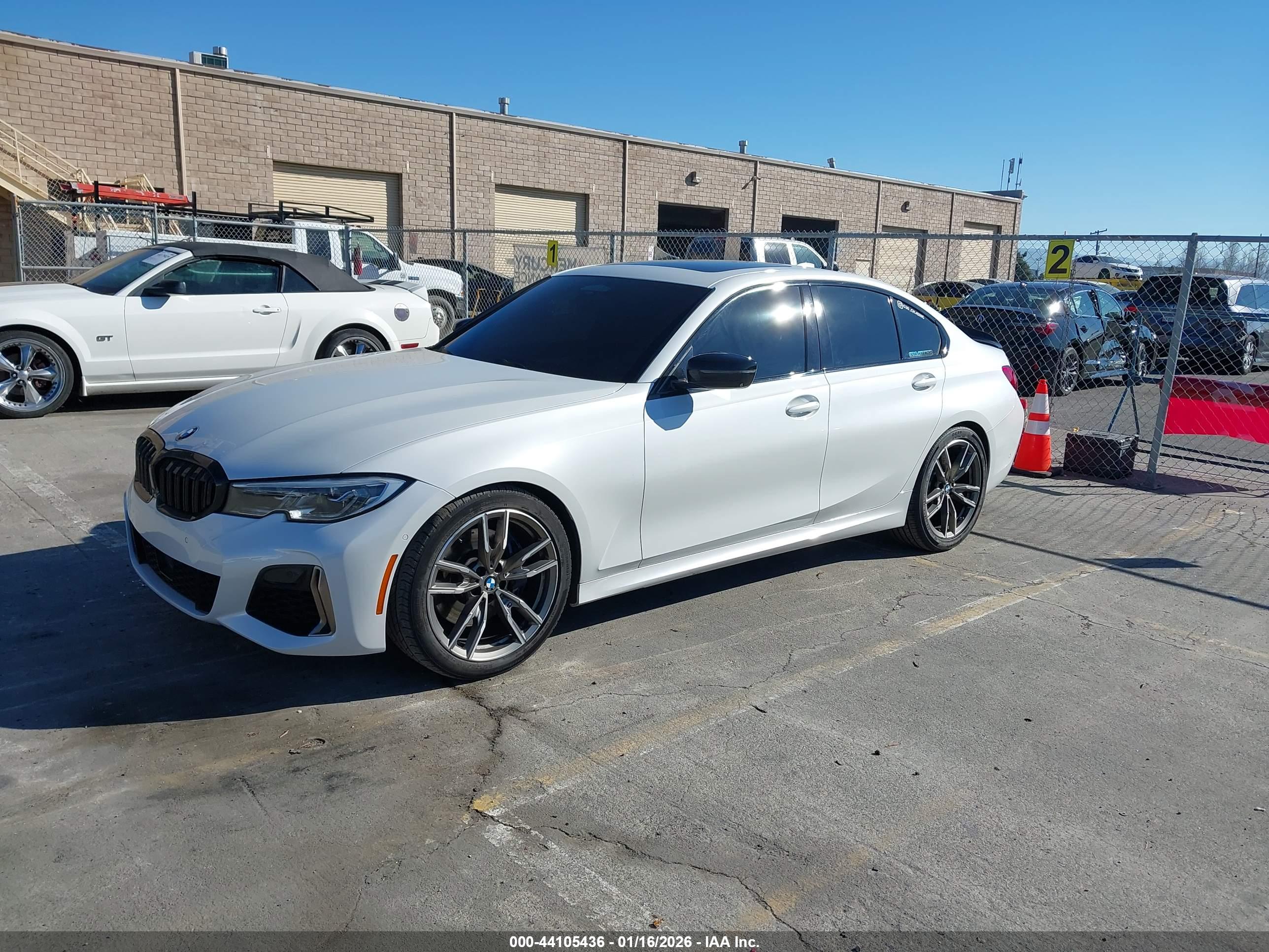 BMW 3 image 2