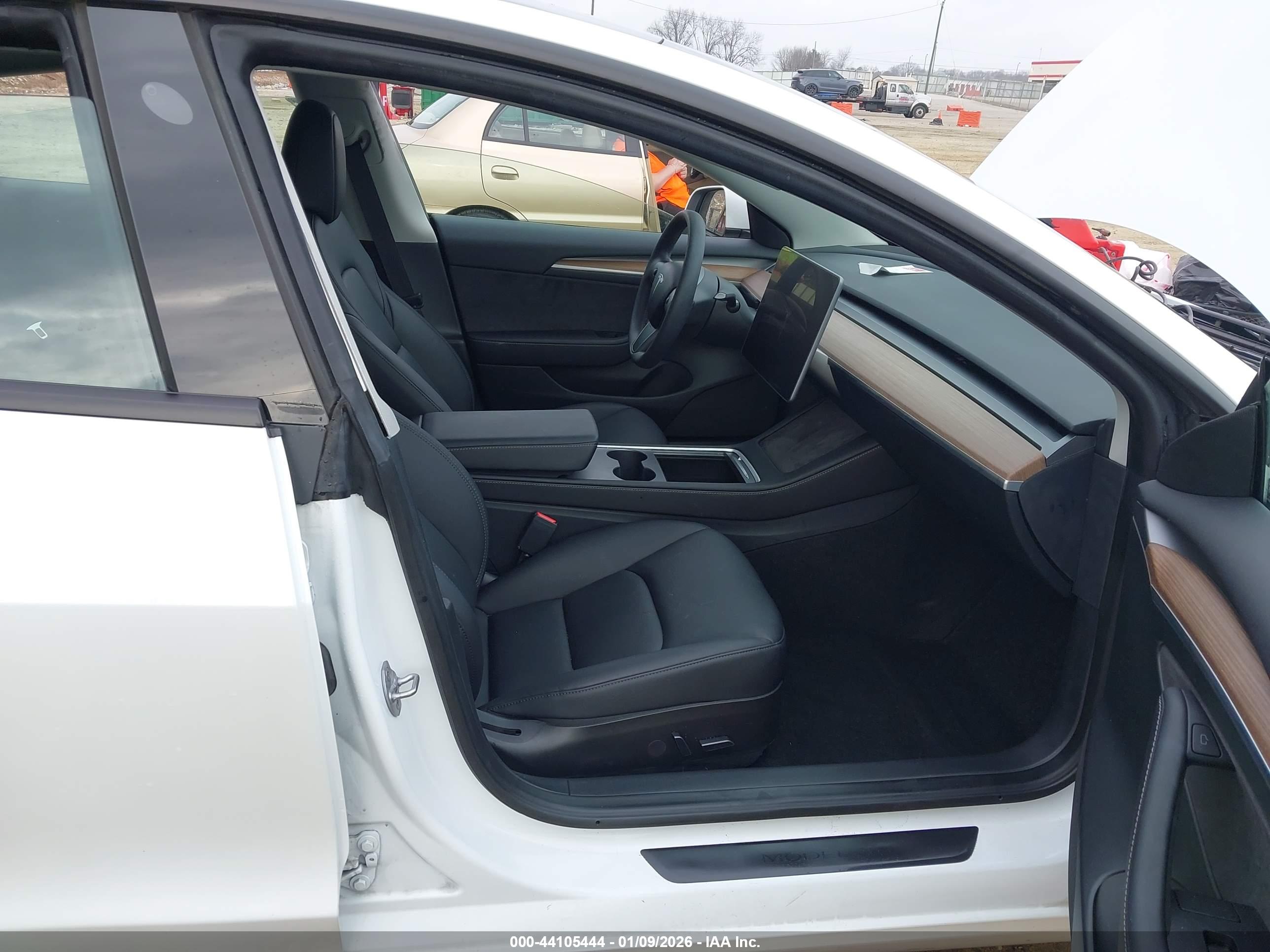 TESLA MODEL image 5