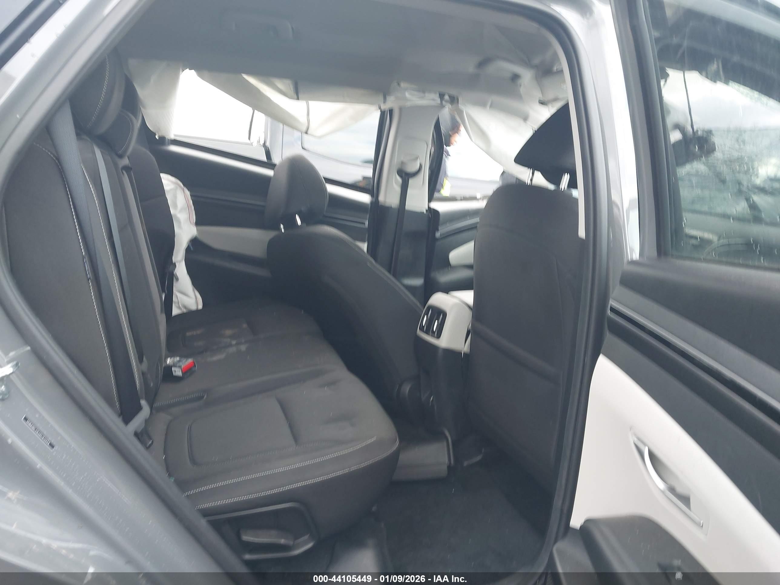 HYUNDAI TUCSON image 8
