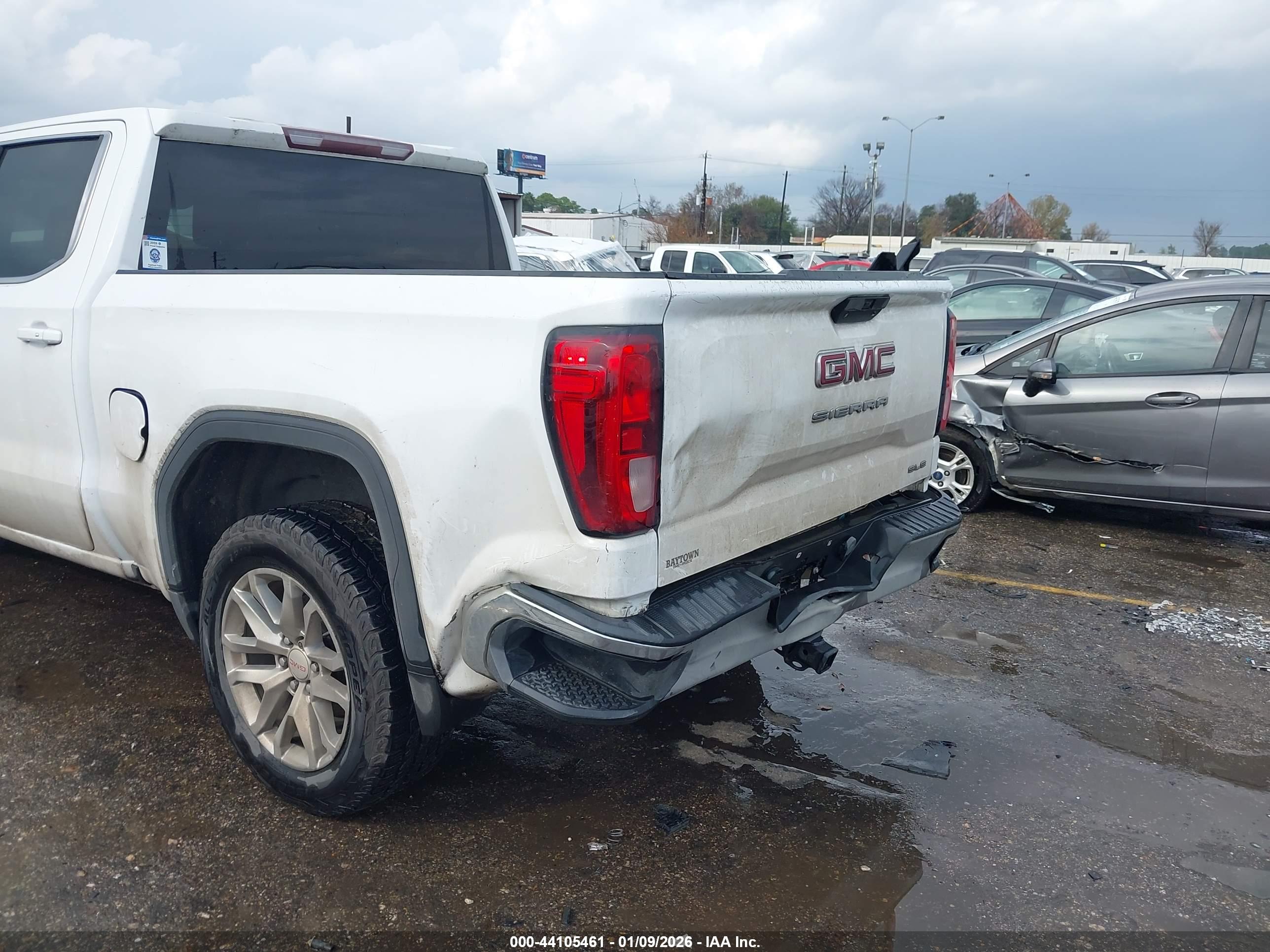 GMC SIERRA image 6