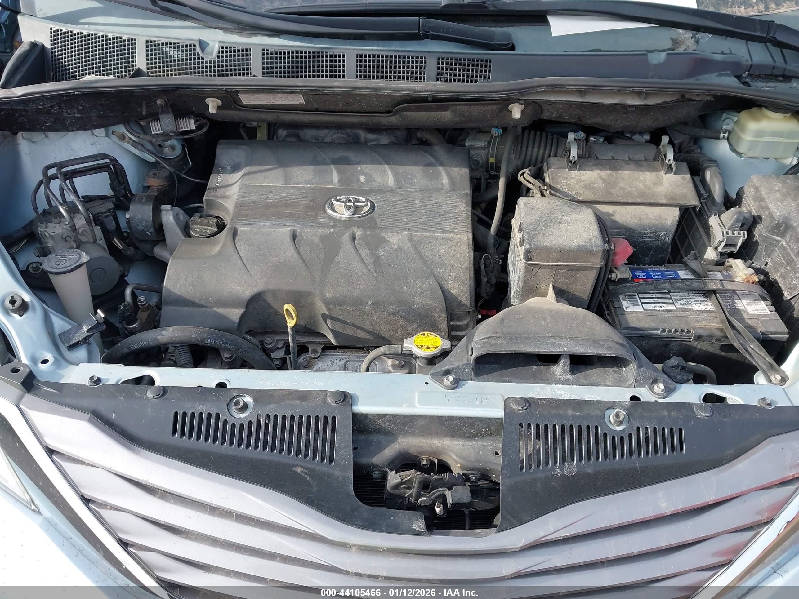 TOYOTA SIENNA image 10
