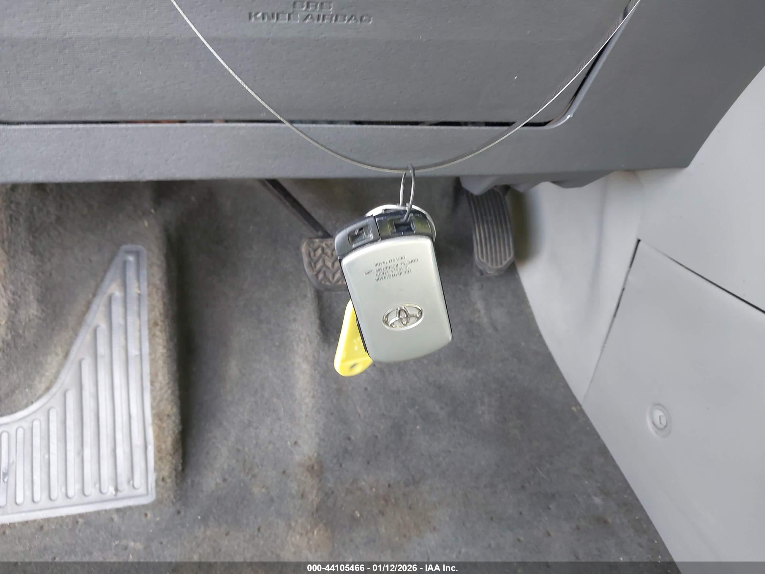 TOYOTA SIENNA image 11