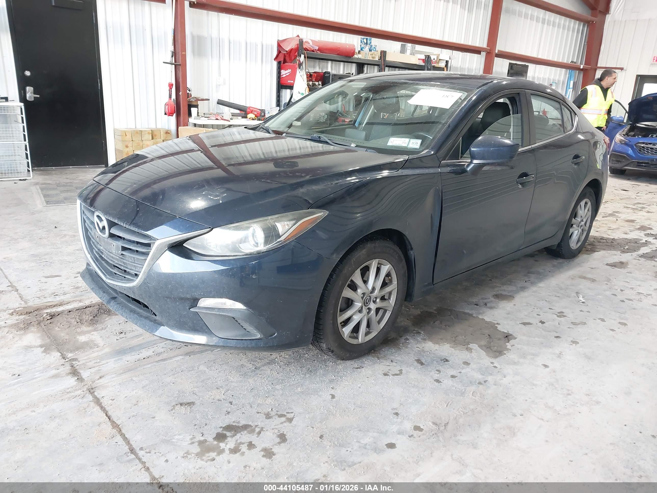 MAZDA MAZDA3 image 2