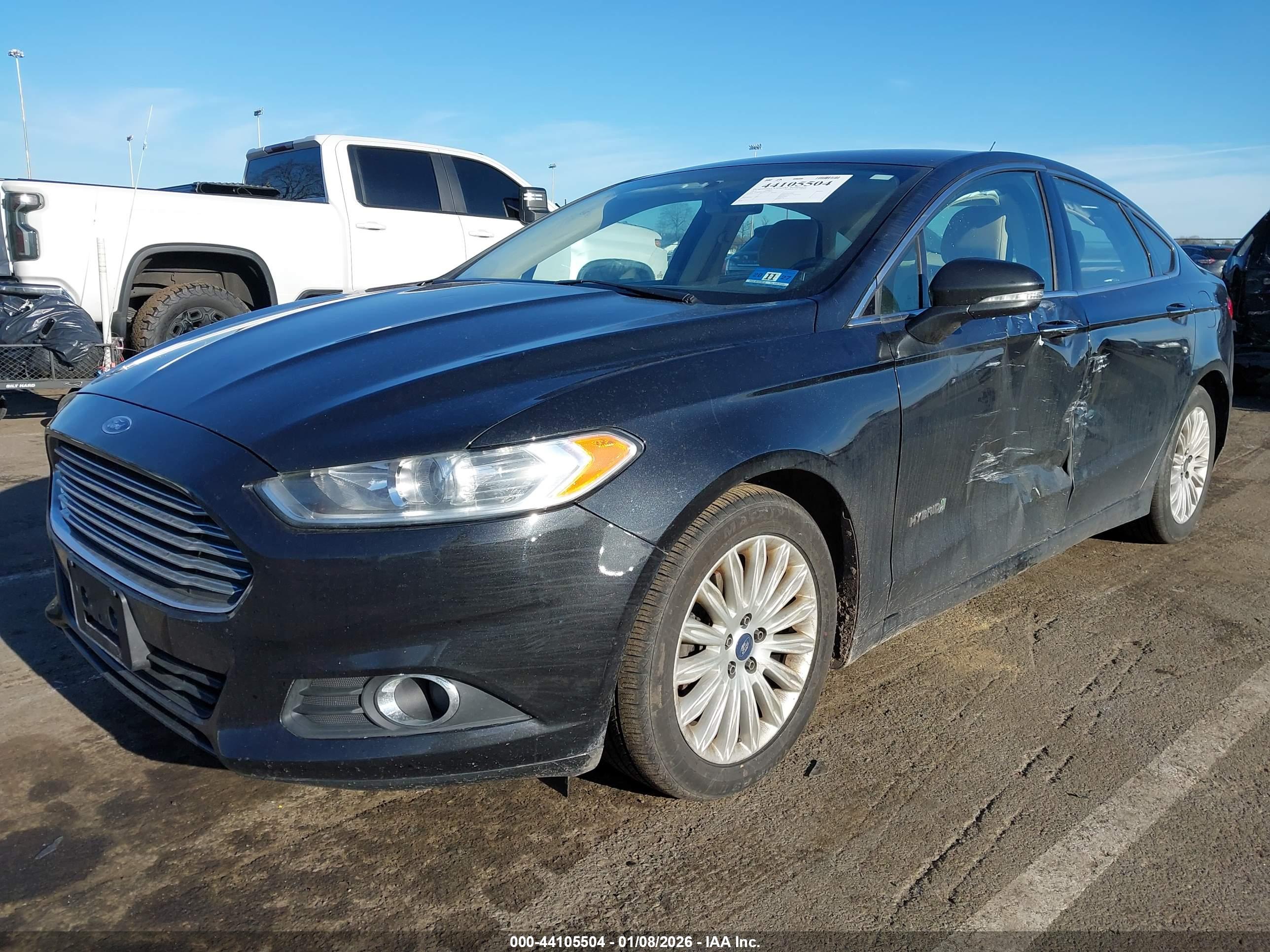 FORD FUSION image 2